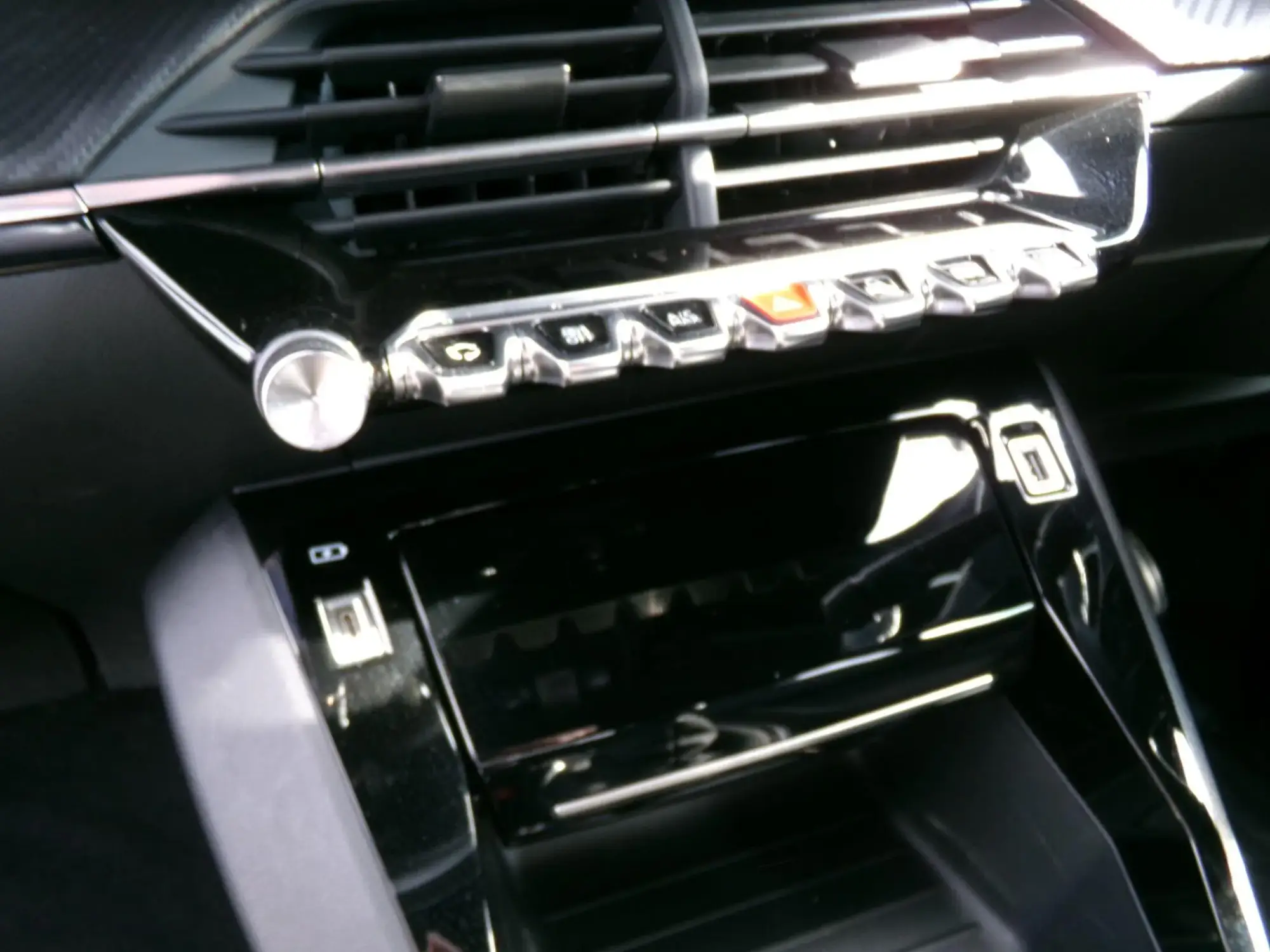 Peugeot 2008 Image 14 Peugeot 2008 Image 14