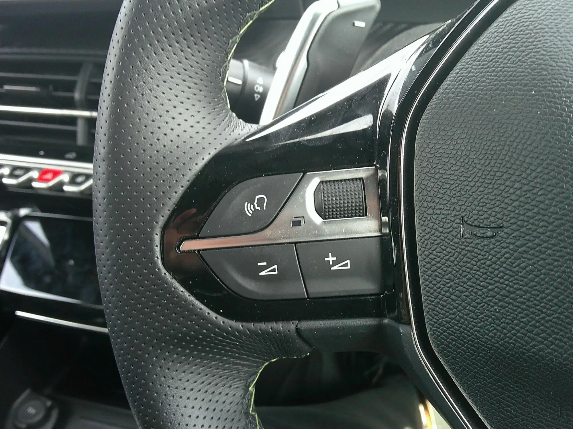 Peugeot 208 Hybrid Image 16 Peugeot 208 Hybrid Image 16