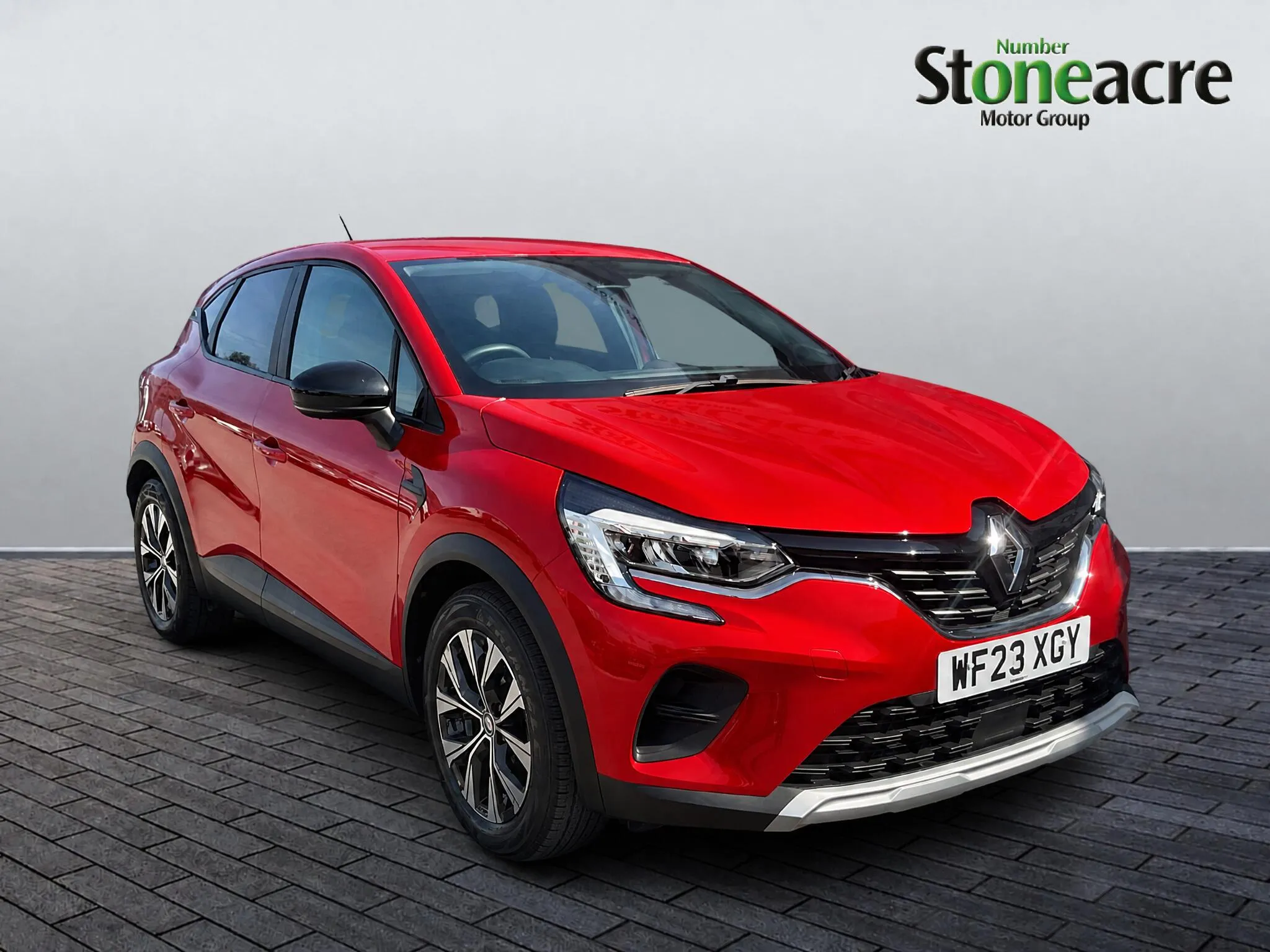 Renault Captur E-Tech listing photo
