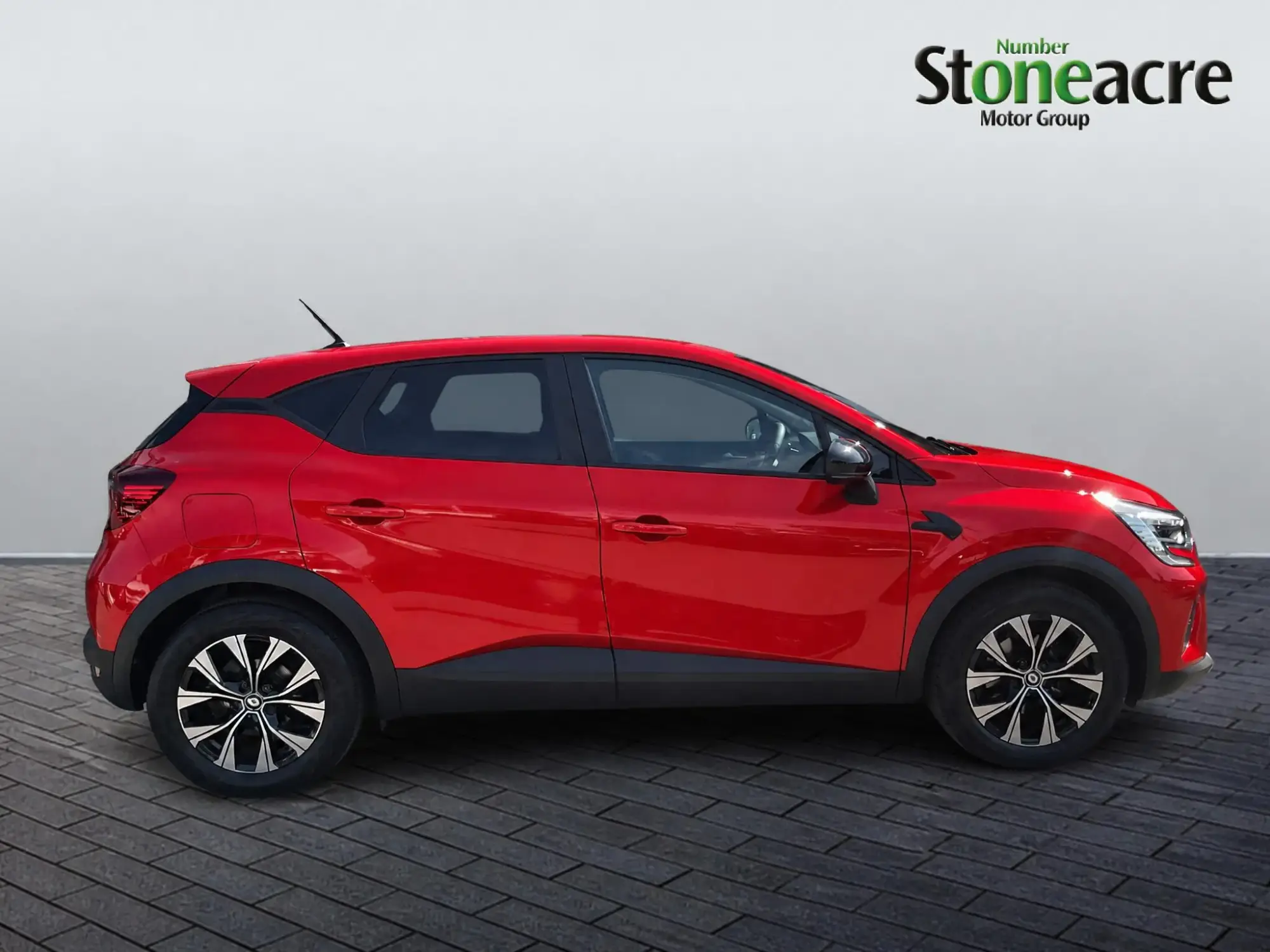 Renault Captur E-Tech Image 7 Renault Captur E-Tech Image 7