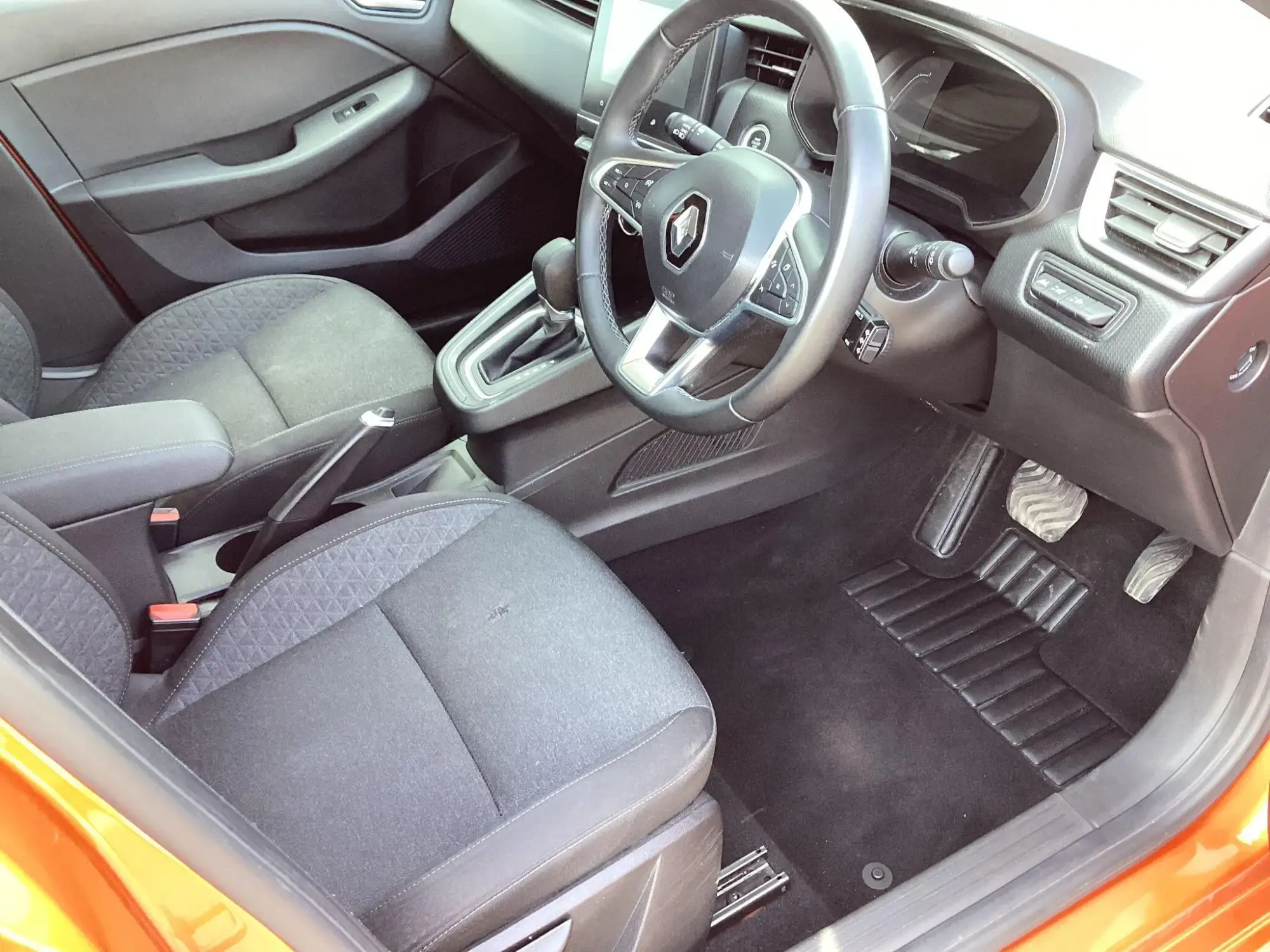 Renault Clio E-Tech Image 11