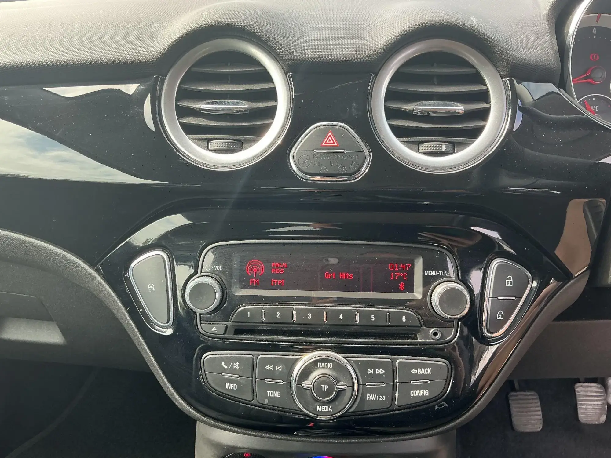 Vauxhall Adam Image 11