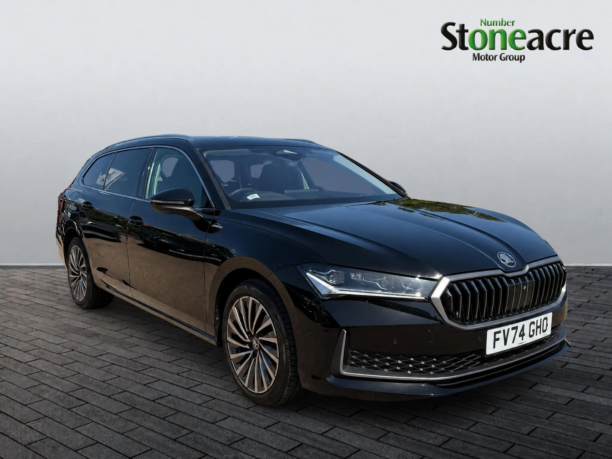 Skoda Superb listing photo
