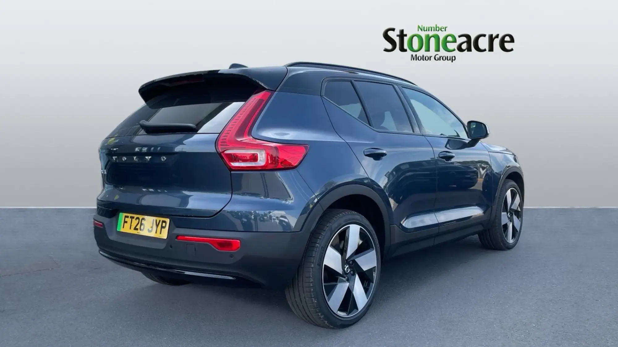 Volvo EX40 Image 2