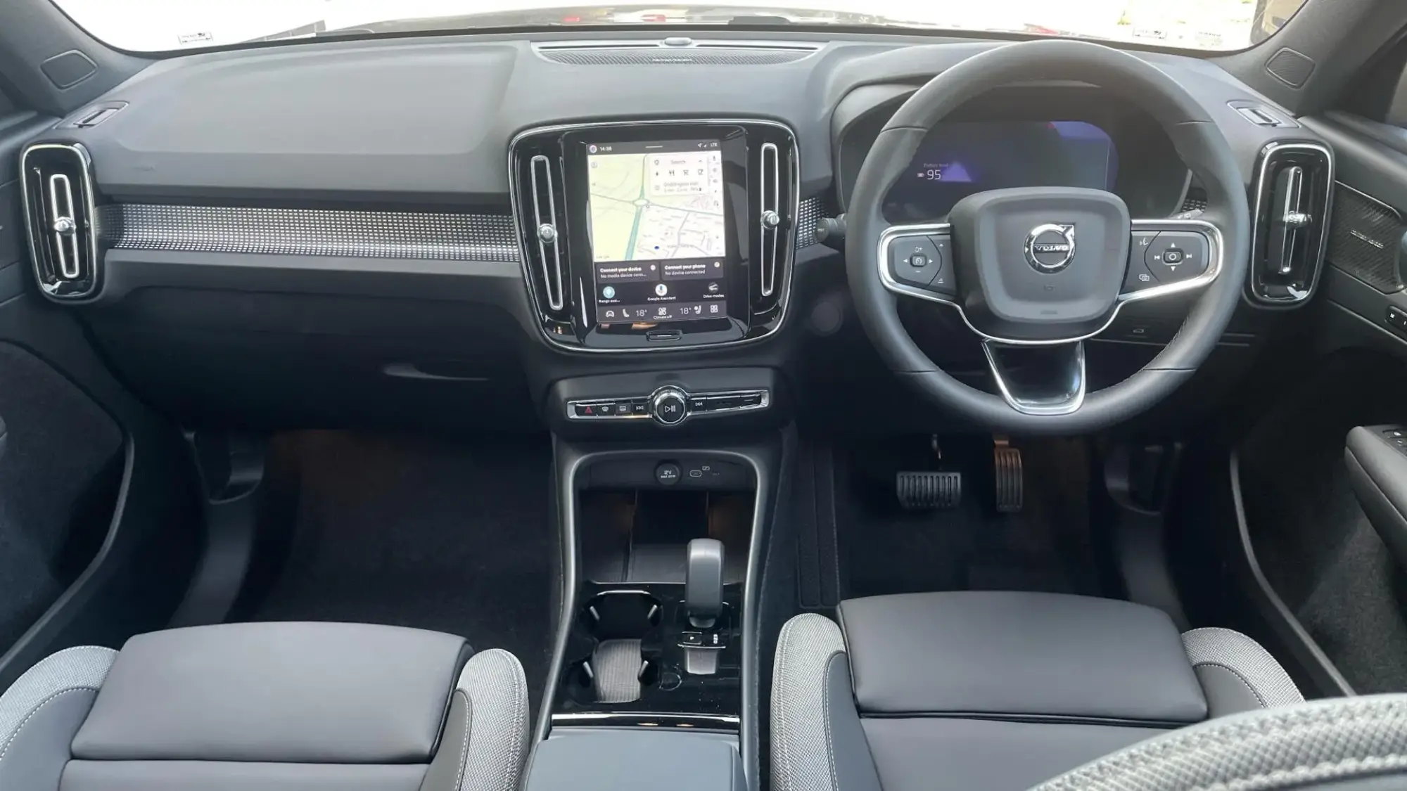 Volvo EX40 Image 5