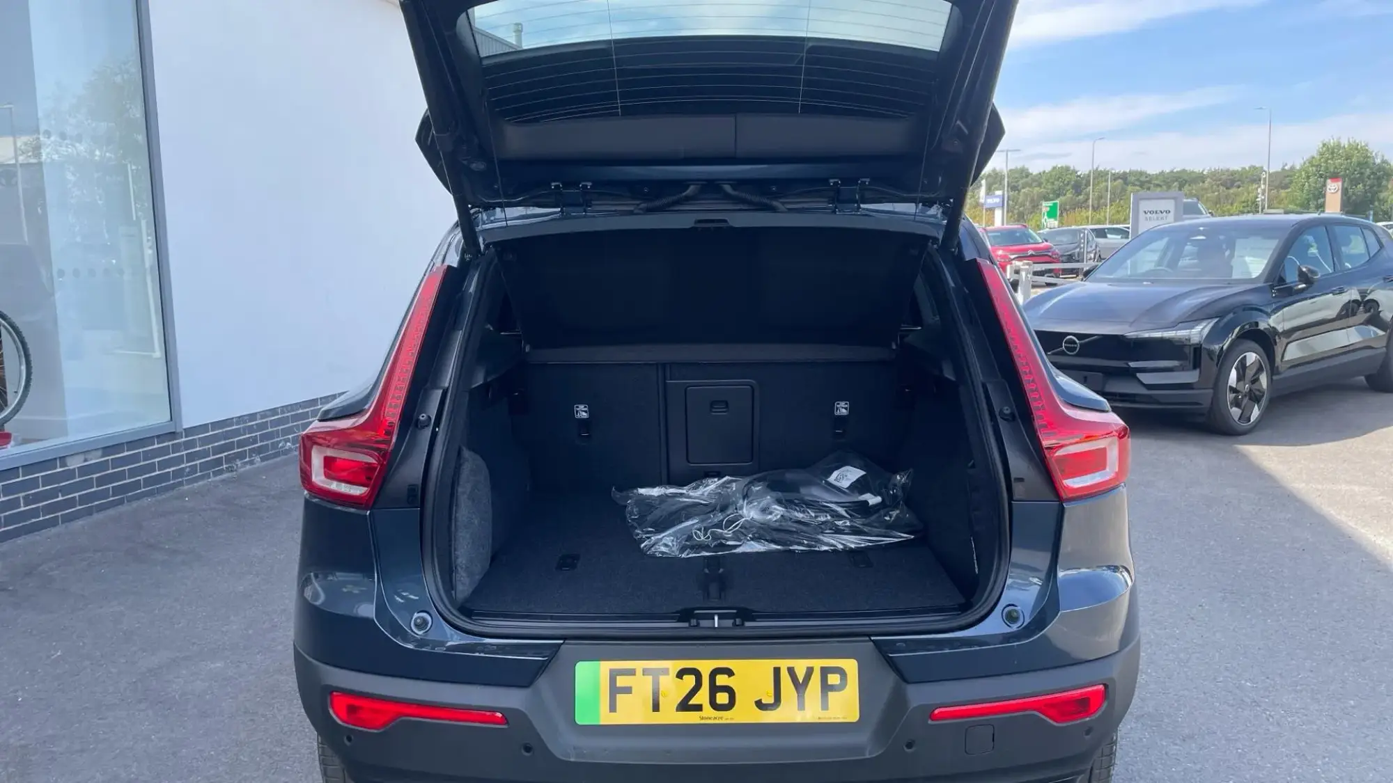 Volvo EX40 Image 13