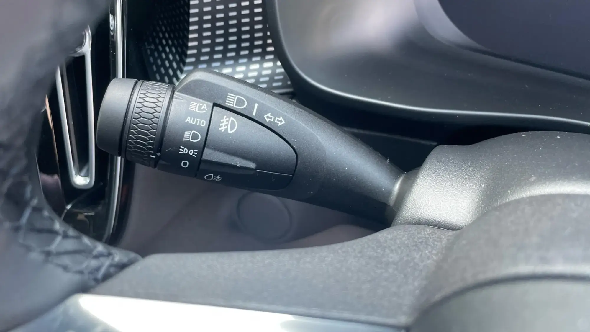 Volvo EX40 Image 18