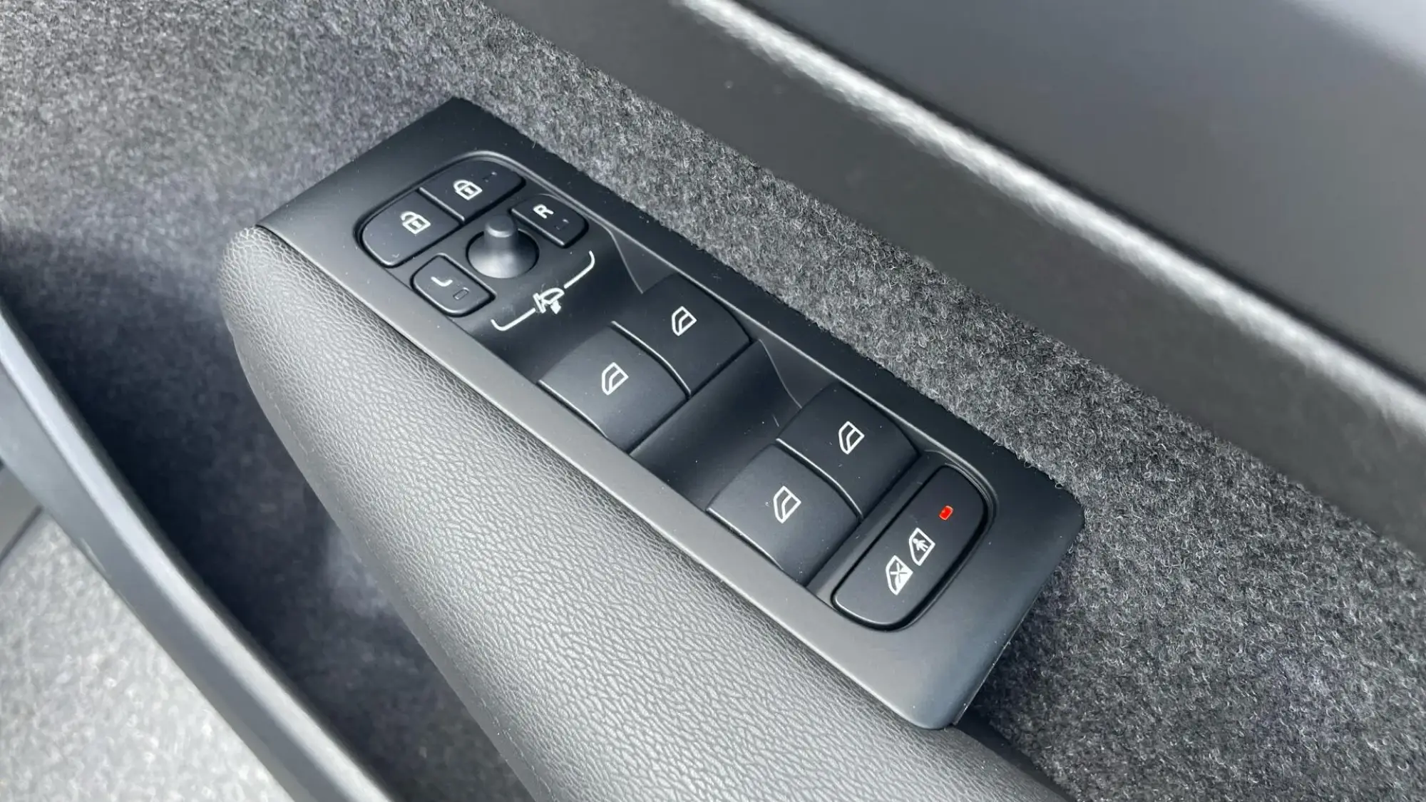 Volvo EX40 Image 22