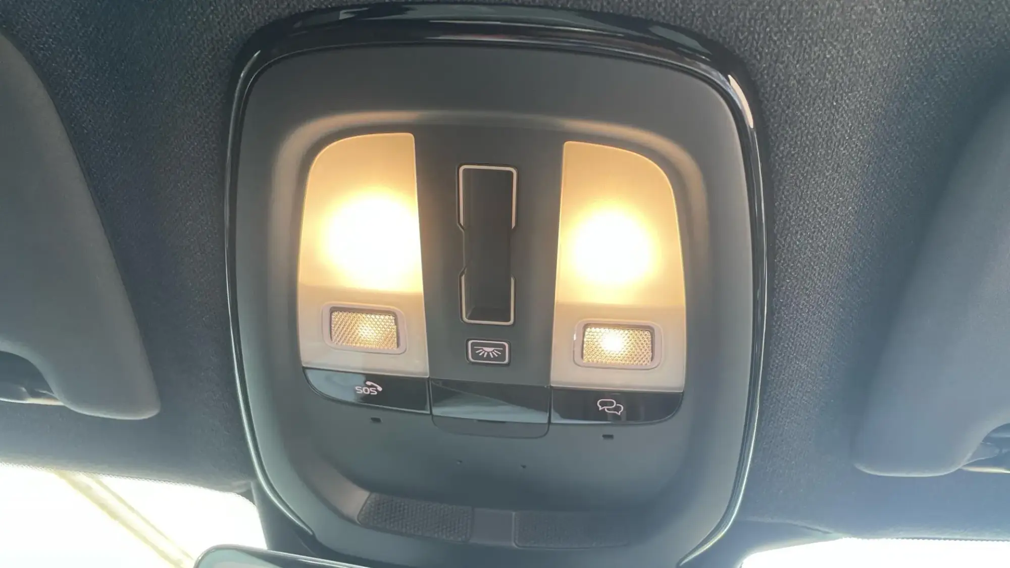 Volvo EX40 Image 25