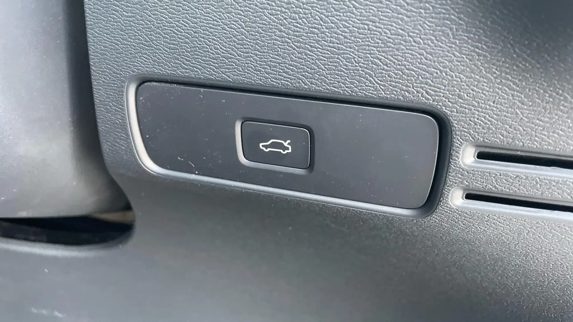 Volvo EX40 Image 36