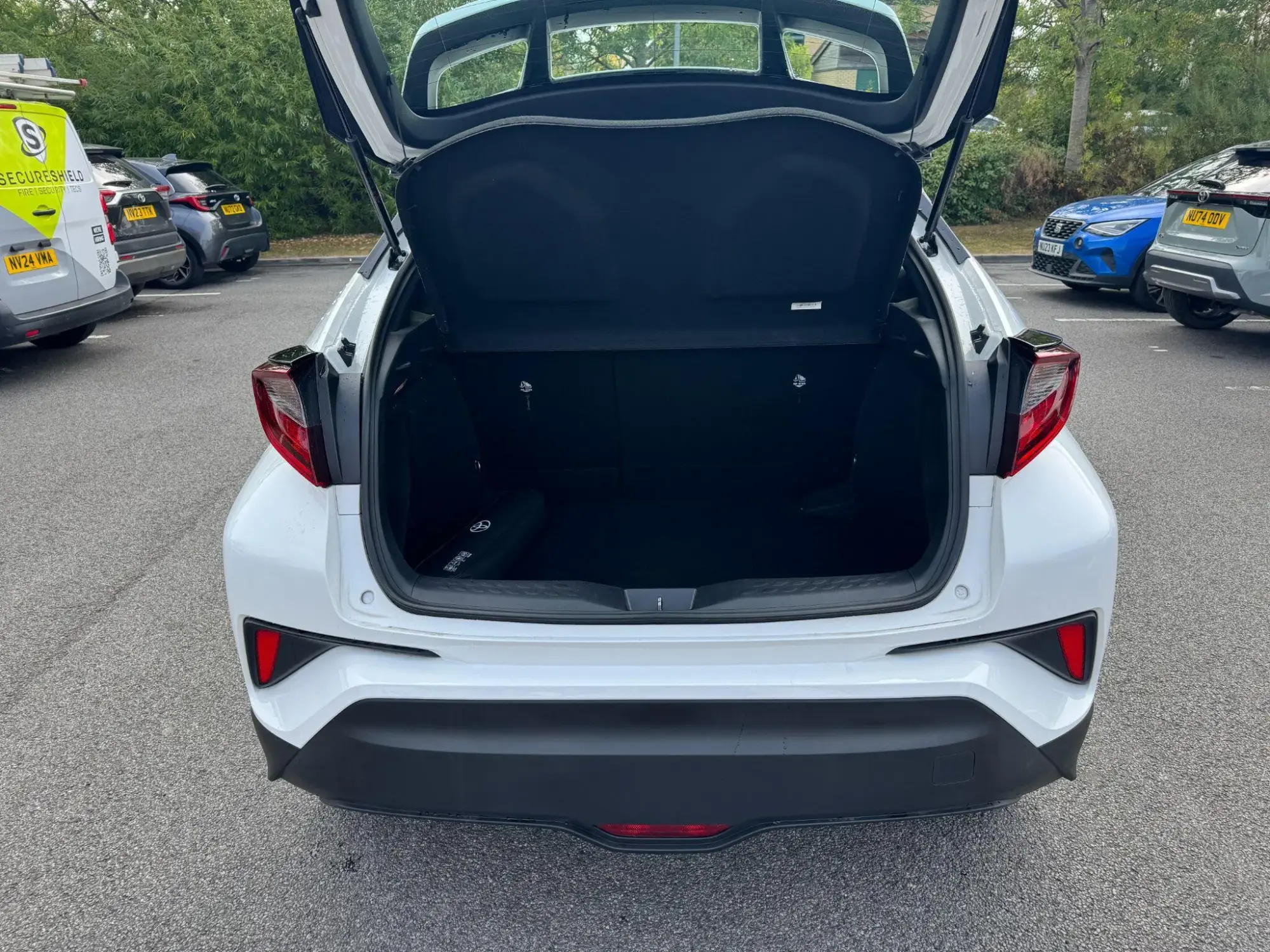 Toyota C-HR Self-Charging Hybrid Image 10 Toyota C-HR Self-Charging Hybrid Image 10