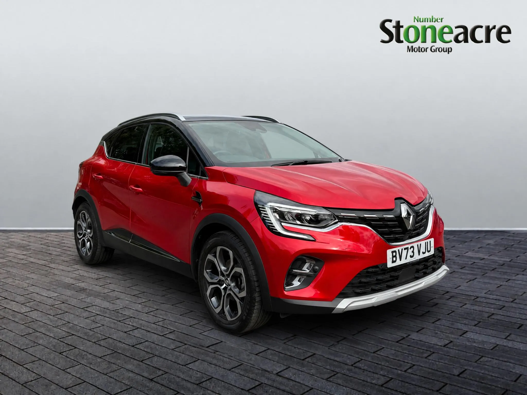 Renault Captur E-Tech listing photo