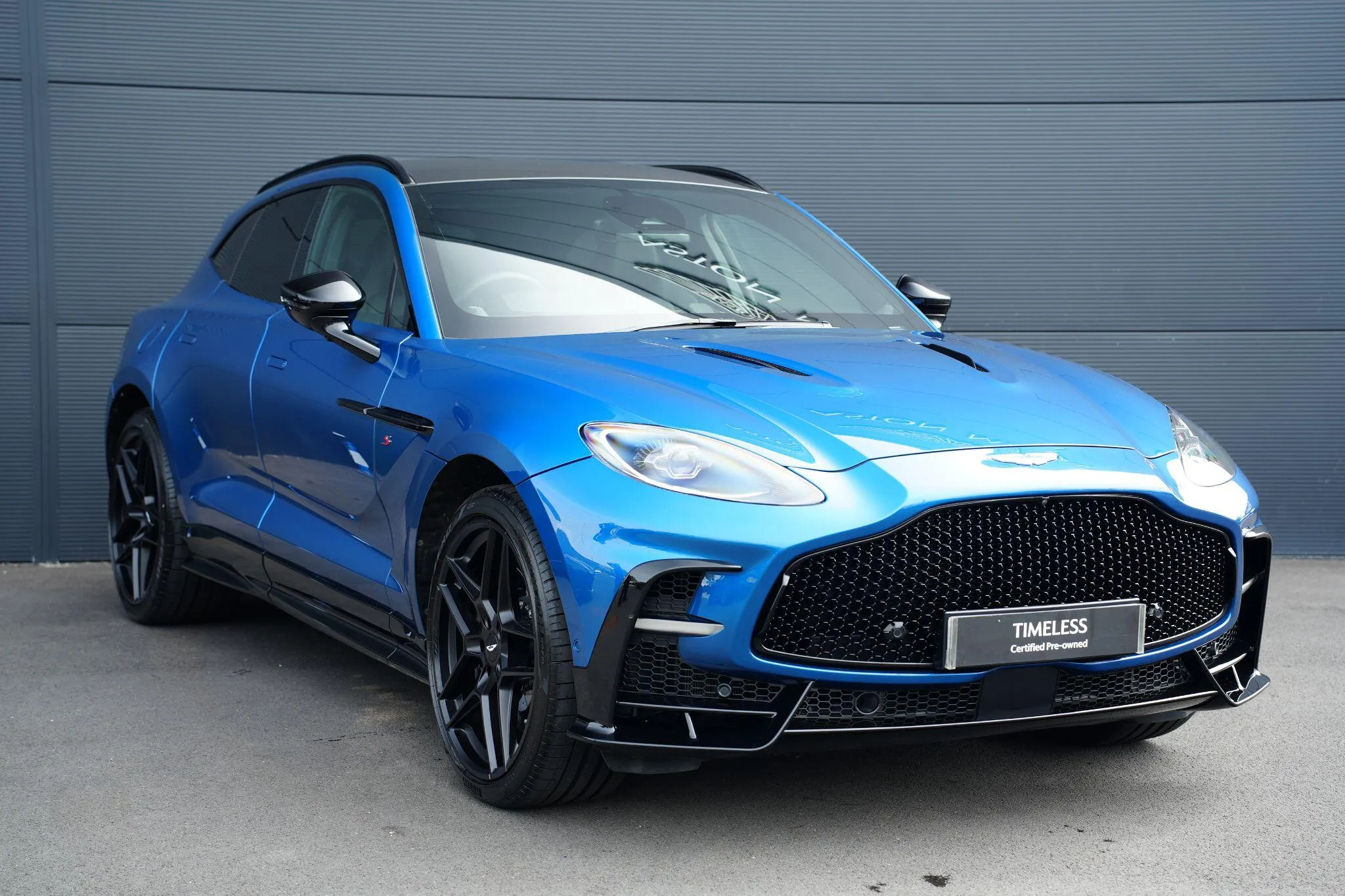 Aston Martin Dbx listing photo
