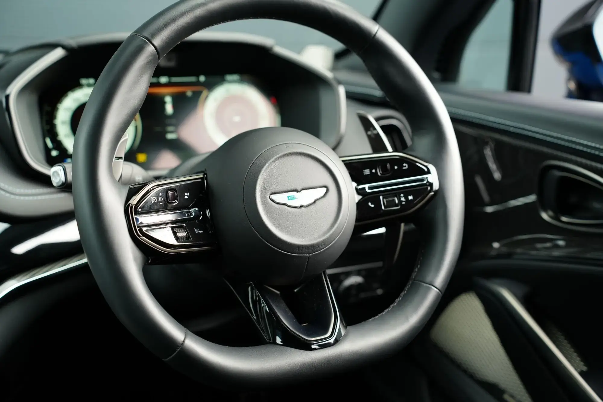 Aston Martin DBX Image 10 Aston Martin DBX Image 10