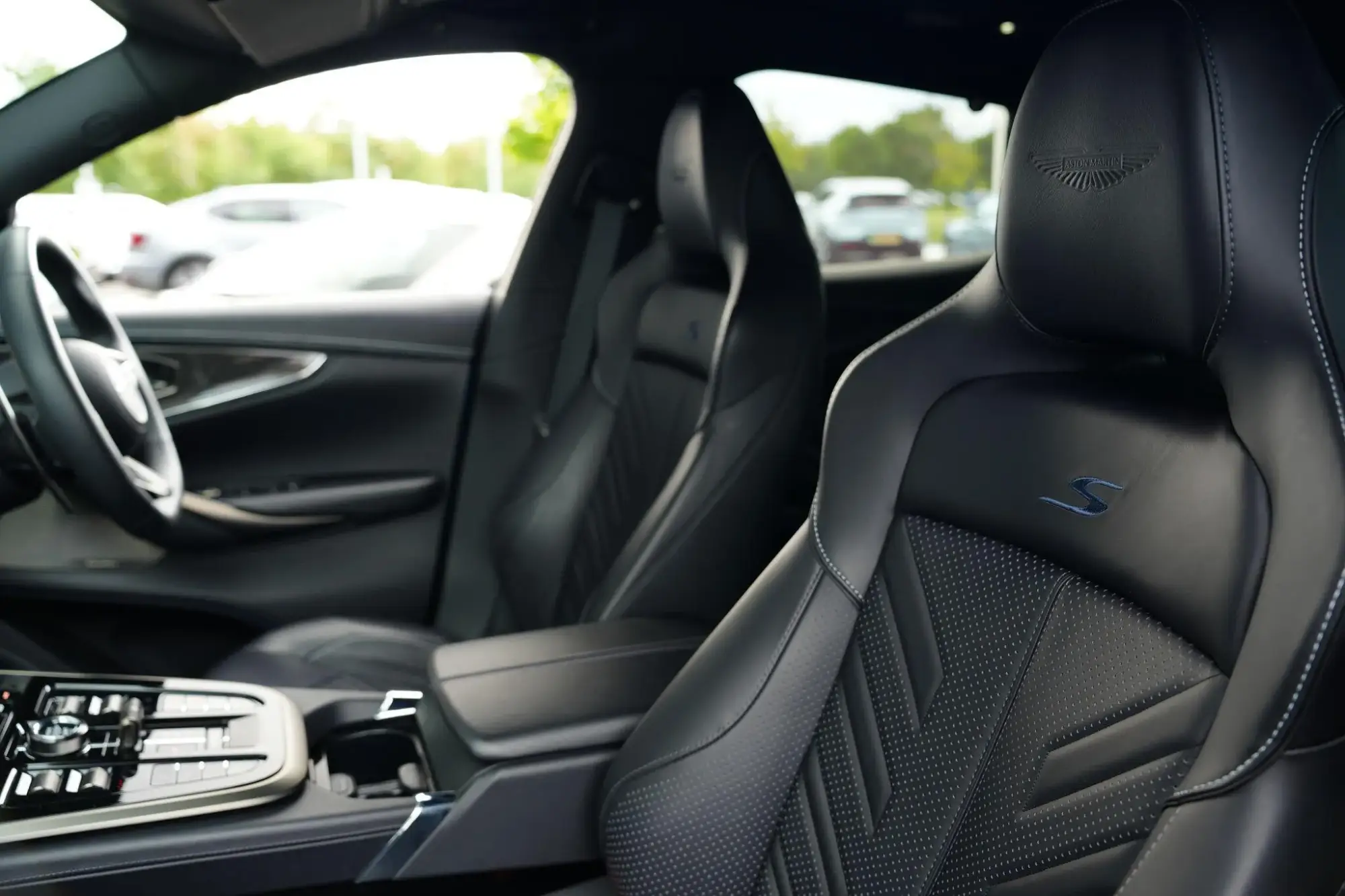 Aston Martin DBX Image 11 Aston Martin DBX Image 11