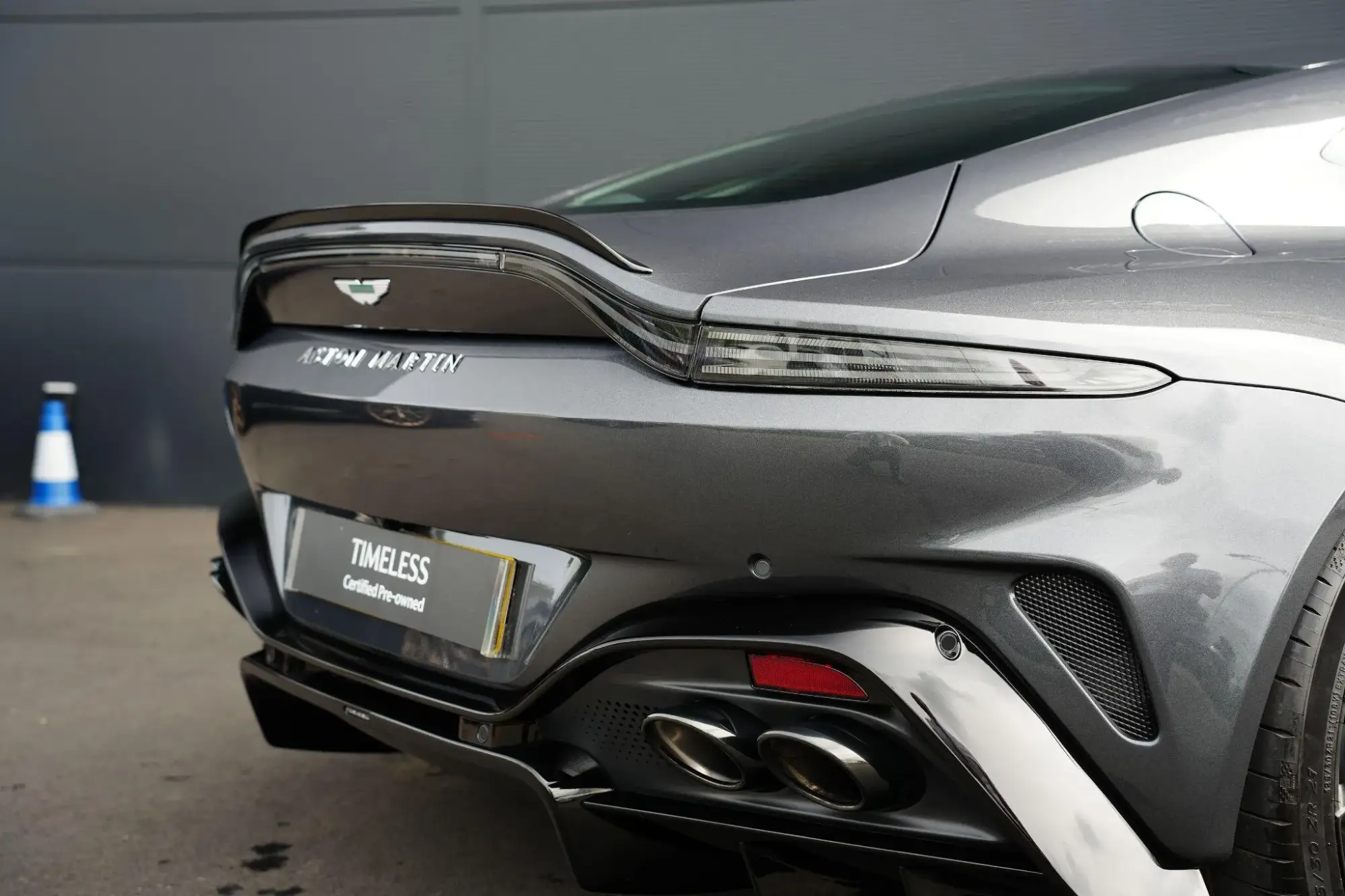 Aston Martin Vantage Image 8 Aston Martin Vantage Image 8