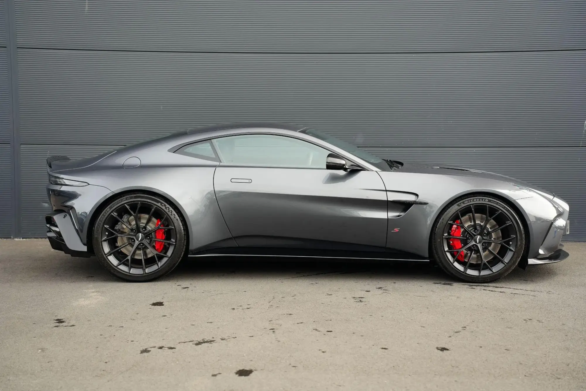 Aston Martin Vantage Image 14 Aston Martin Vantage Image 14