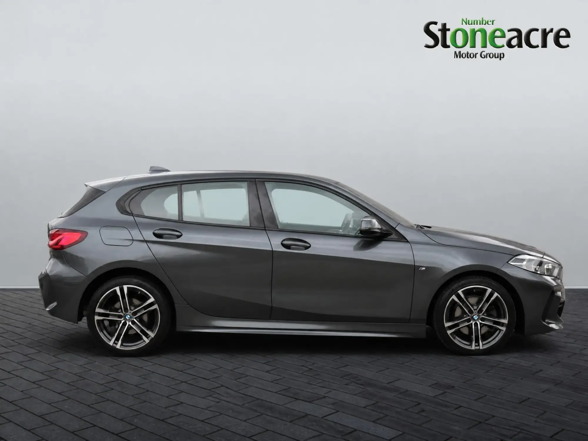 BMW 1 Series 118i M Sport 5dr DE20GKL Image 2 BMW 1 Series 118i M Sport 5dr DE20GKL Image 2