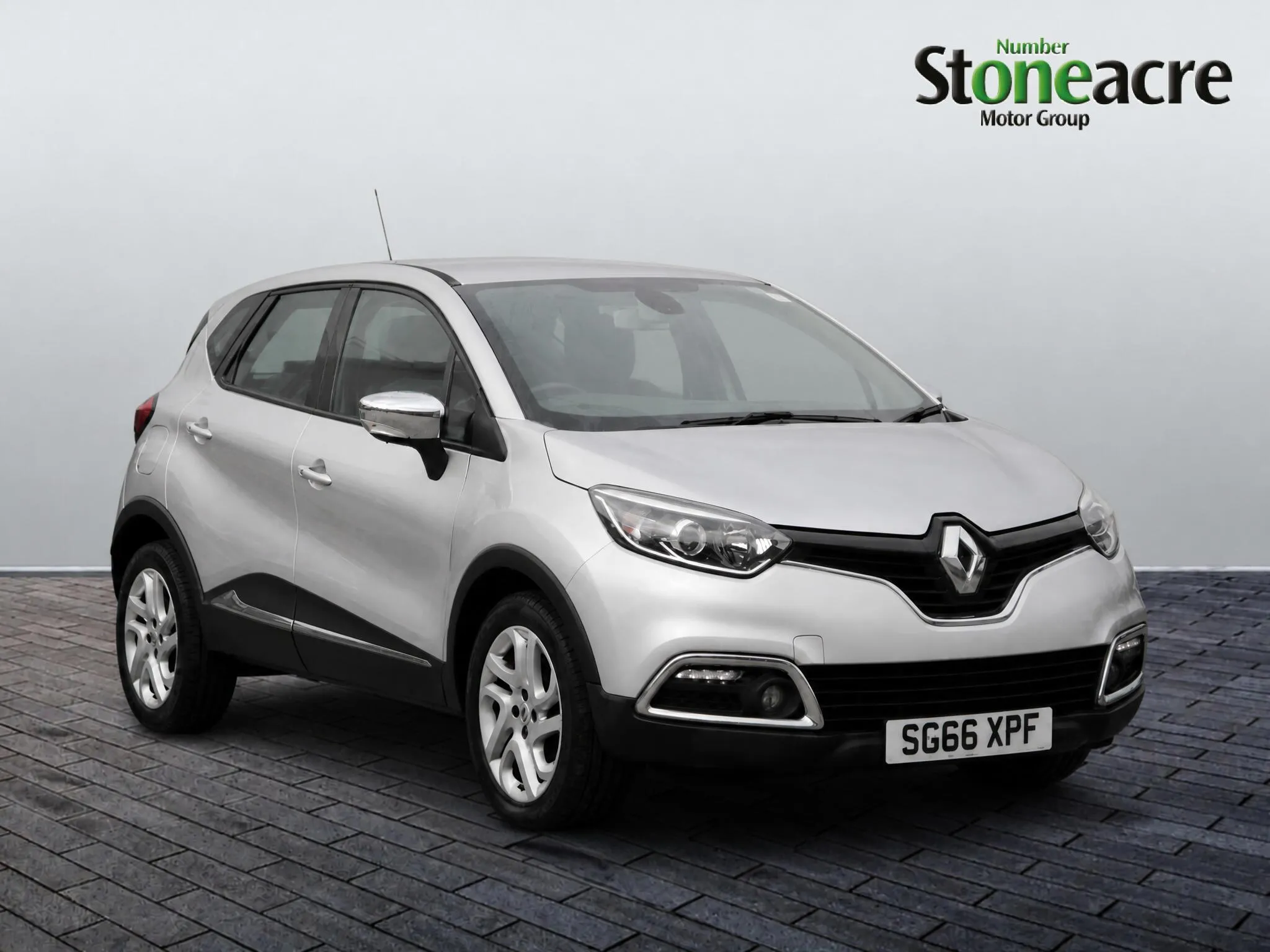 Renault Captur dealer public-web source image
