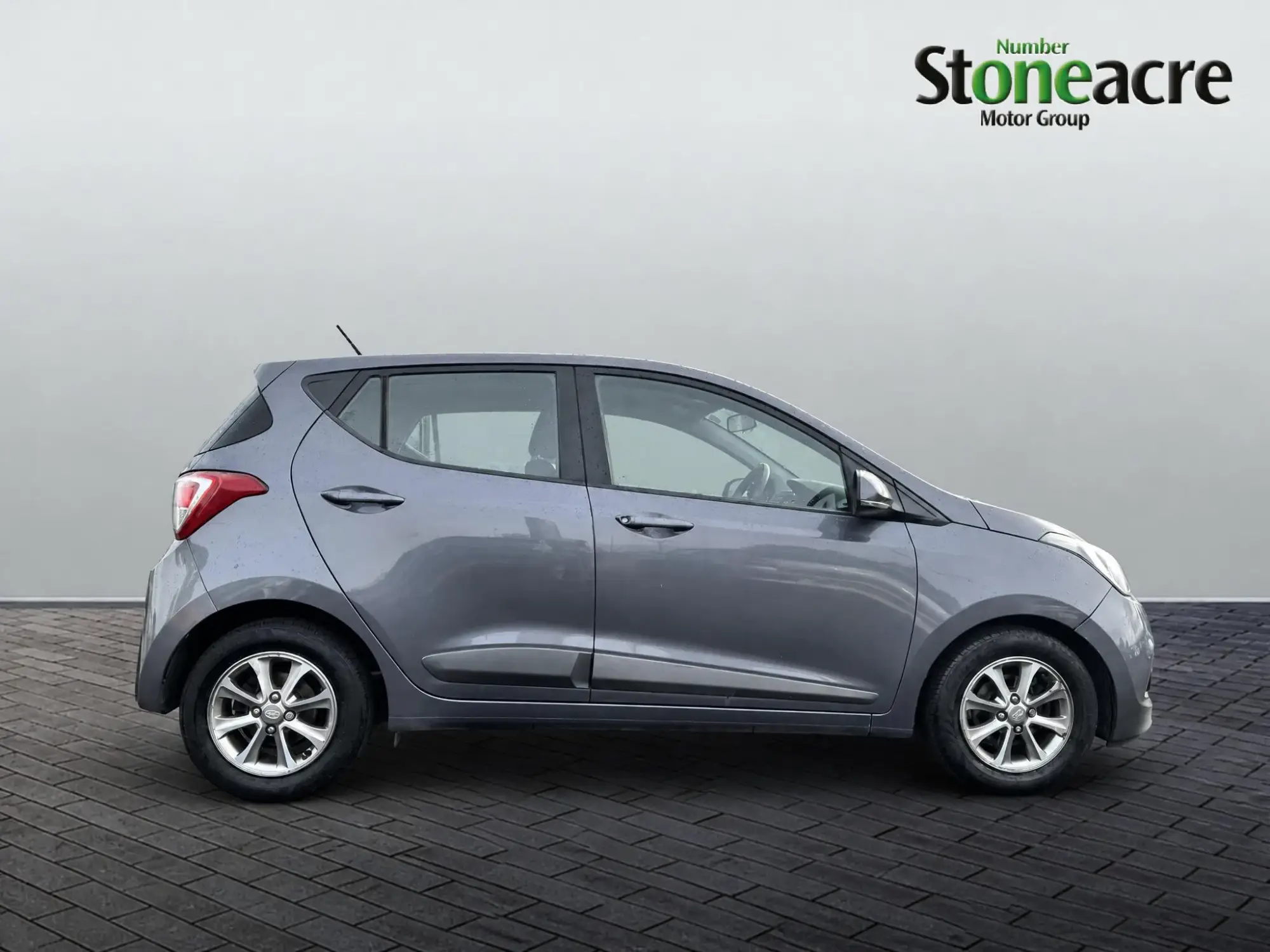 Hyundai i10 Image 2