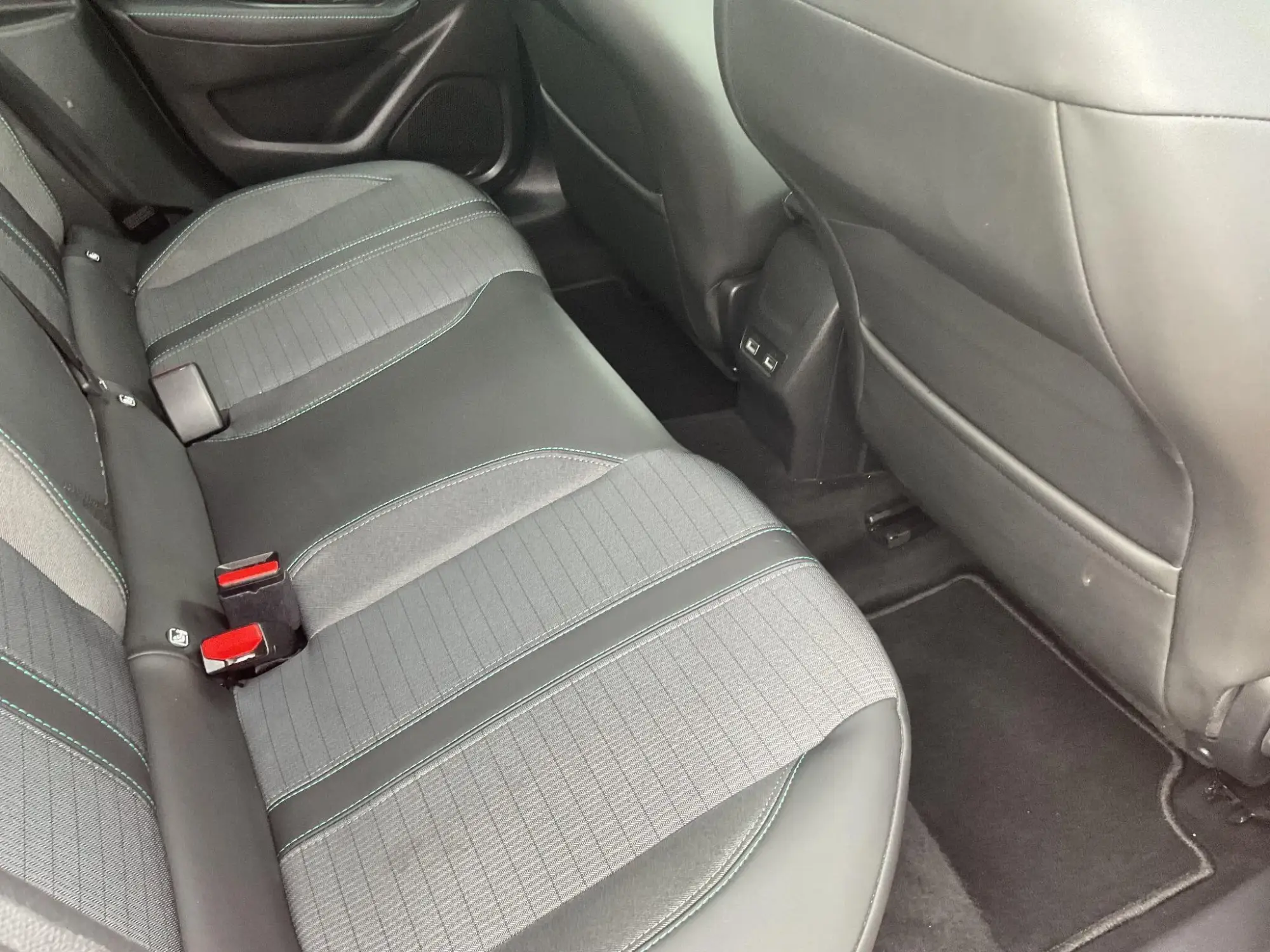 Peugeot E-208 Image 11