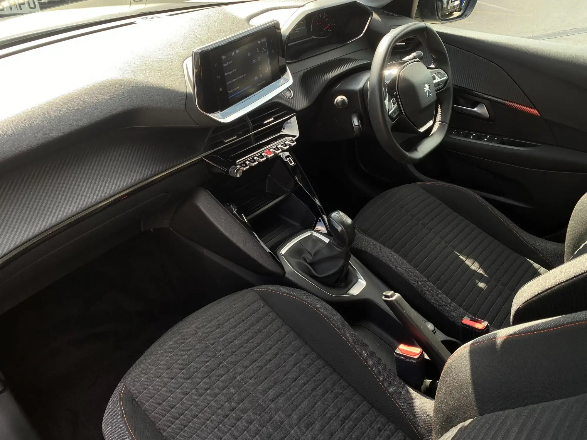 Peugeot 208 Image 10