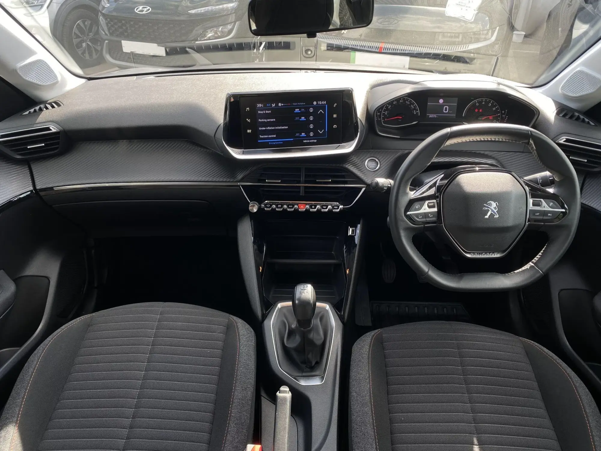 Peugeot 208 Image 11