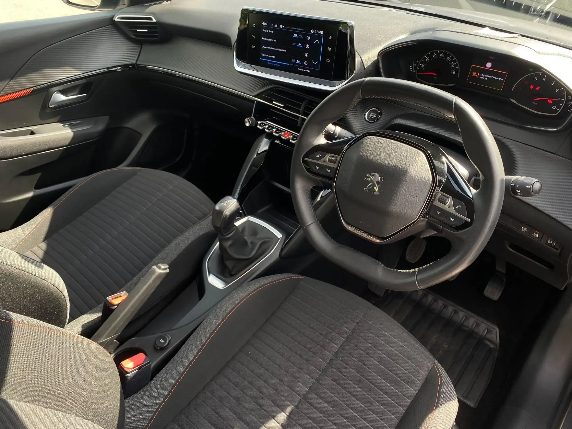 Peugeot 208 Image 12