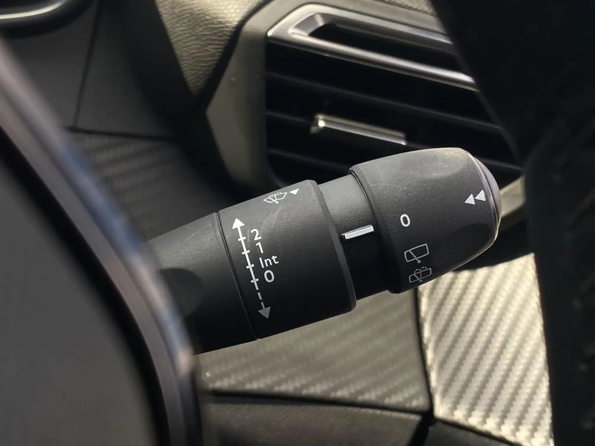 Peugeot 208 Image 18
