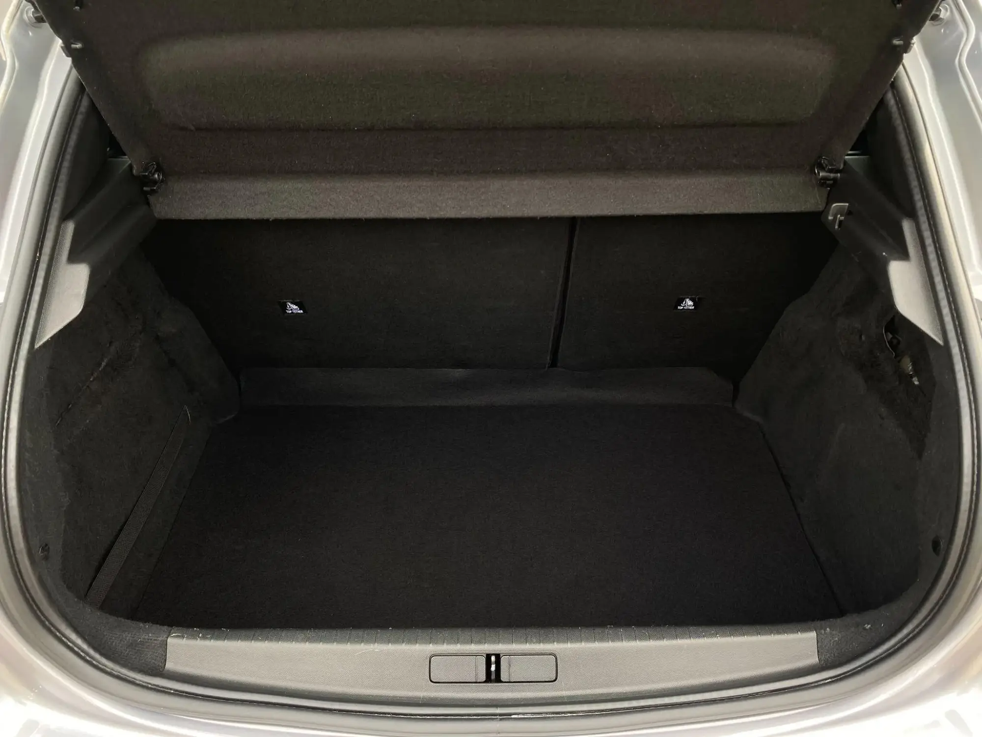 Peugeot 208 Image 32