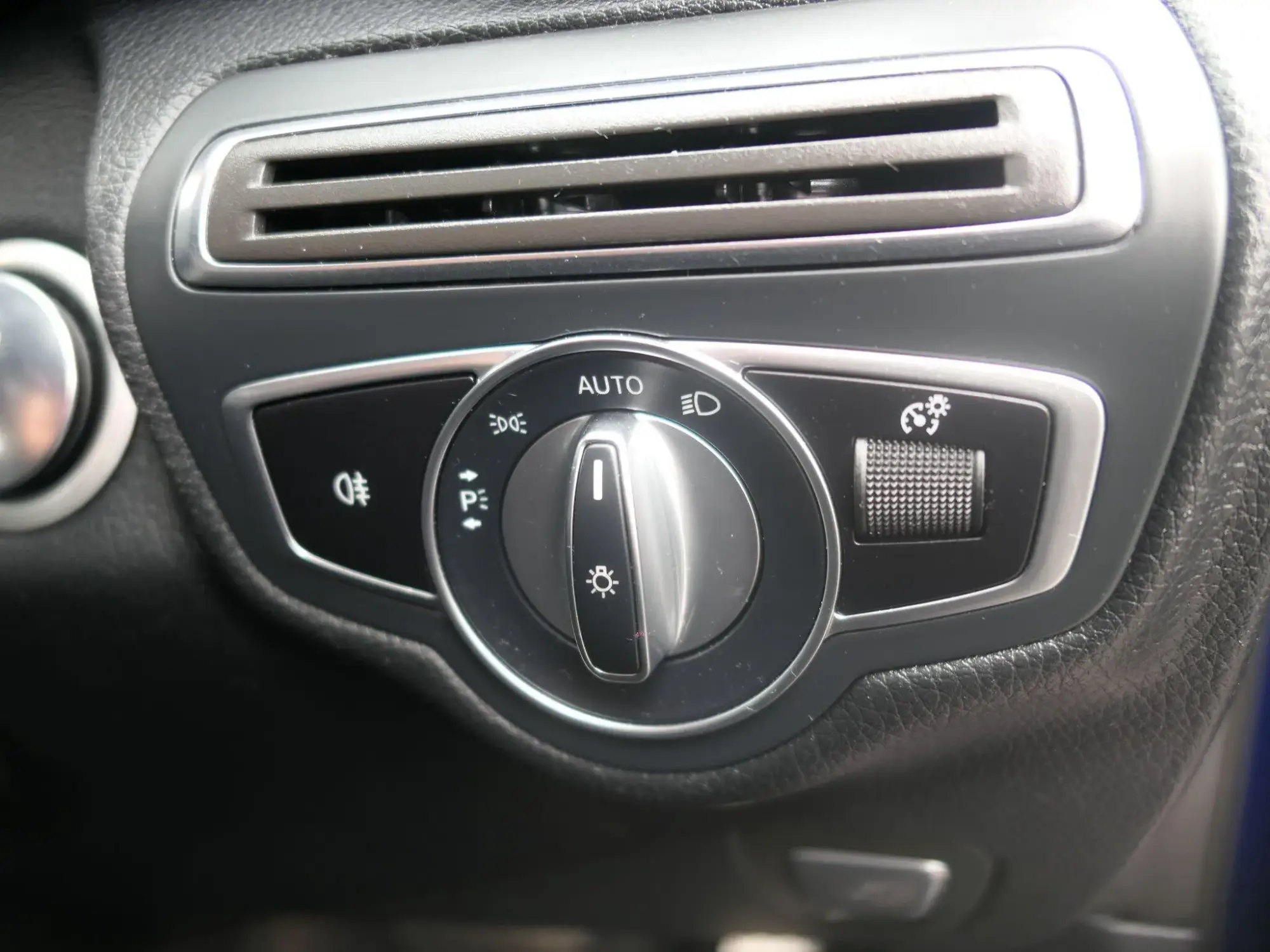 Mercedes-Benz GLC Image 16