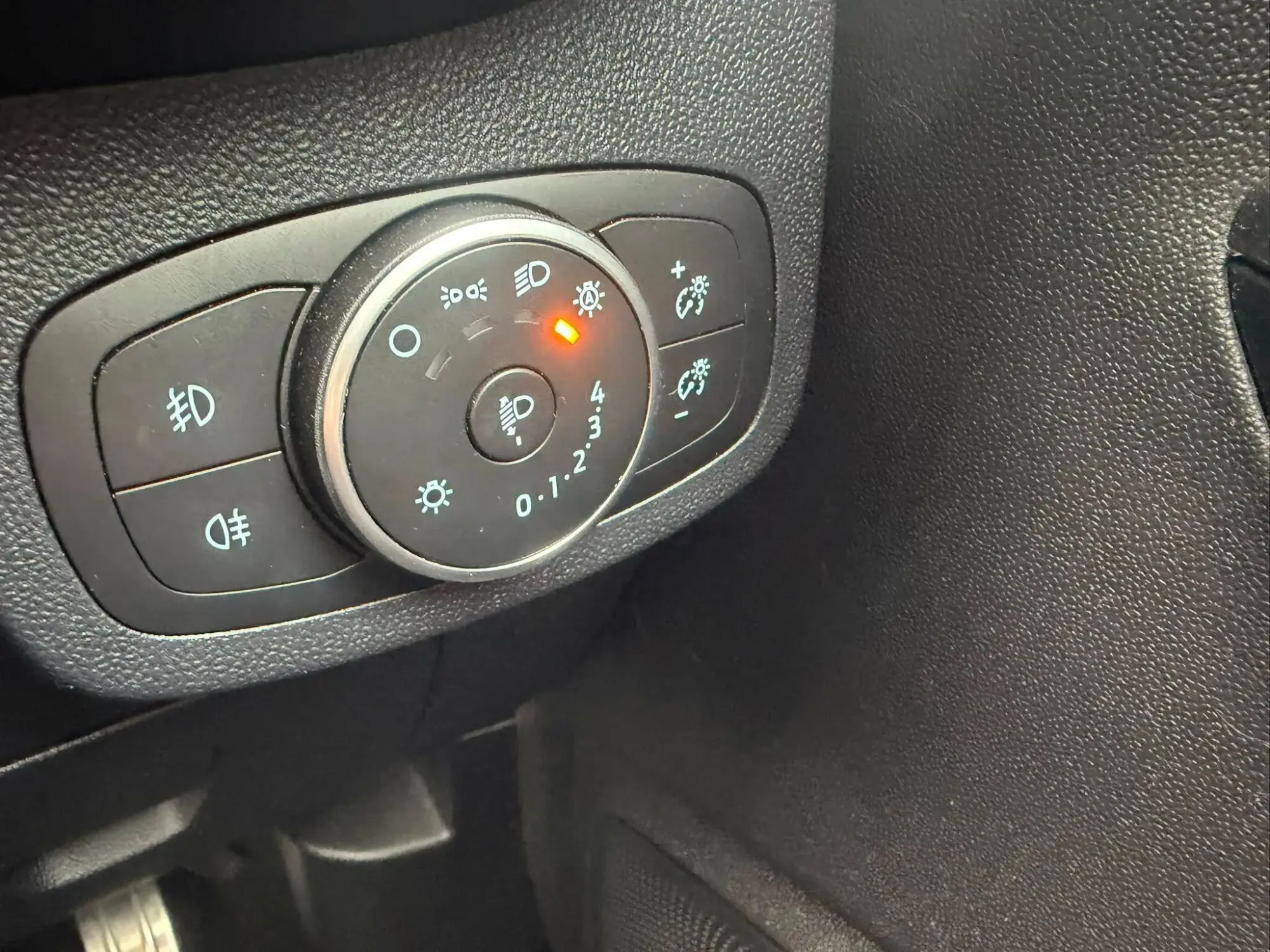 Ford Fiesta Image 16