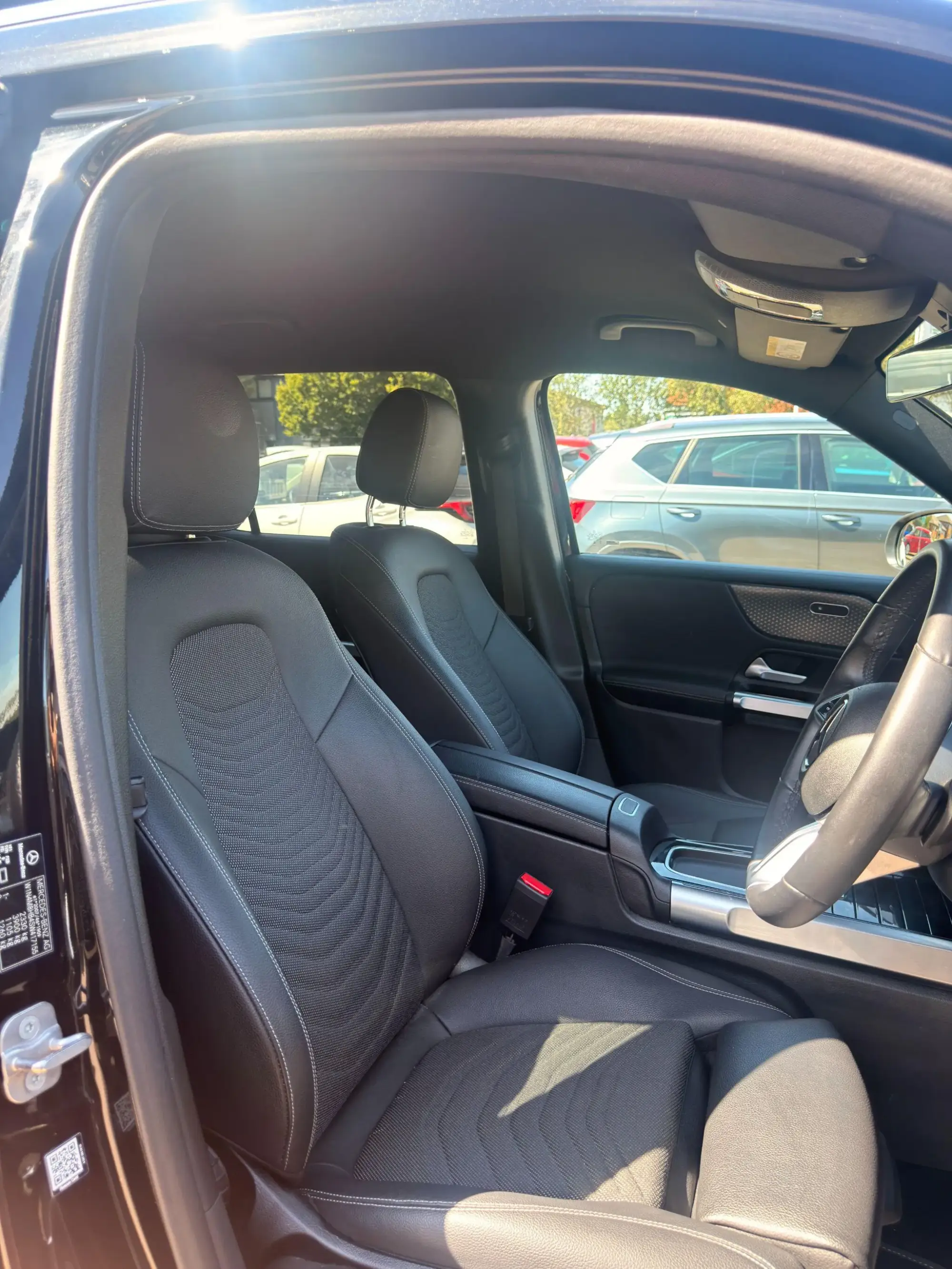 Mercedes-Benz GLB Image 11
