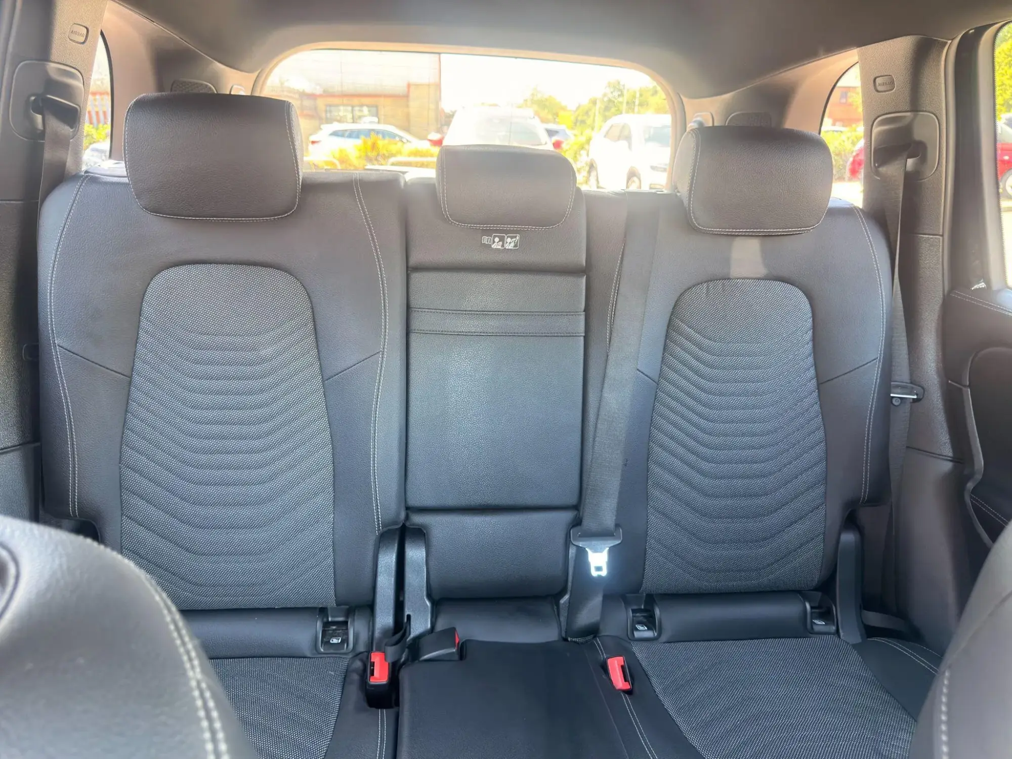 Mercedes-Benz GLB Image 12