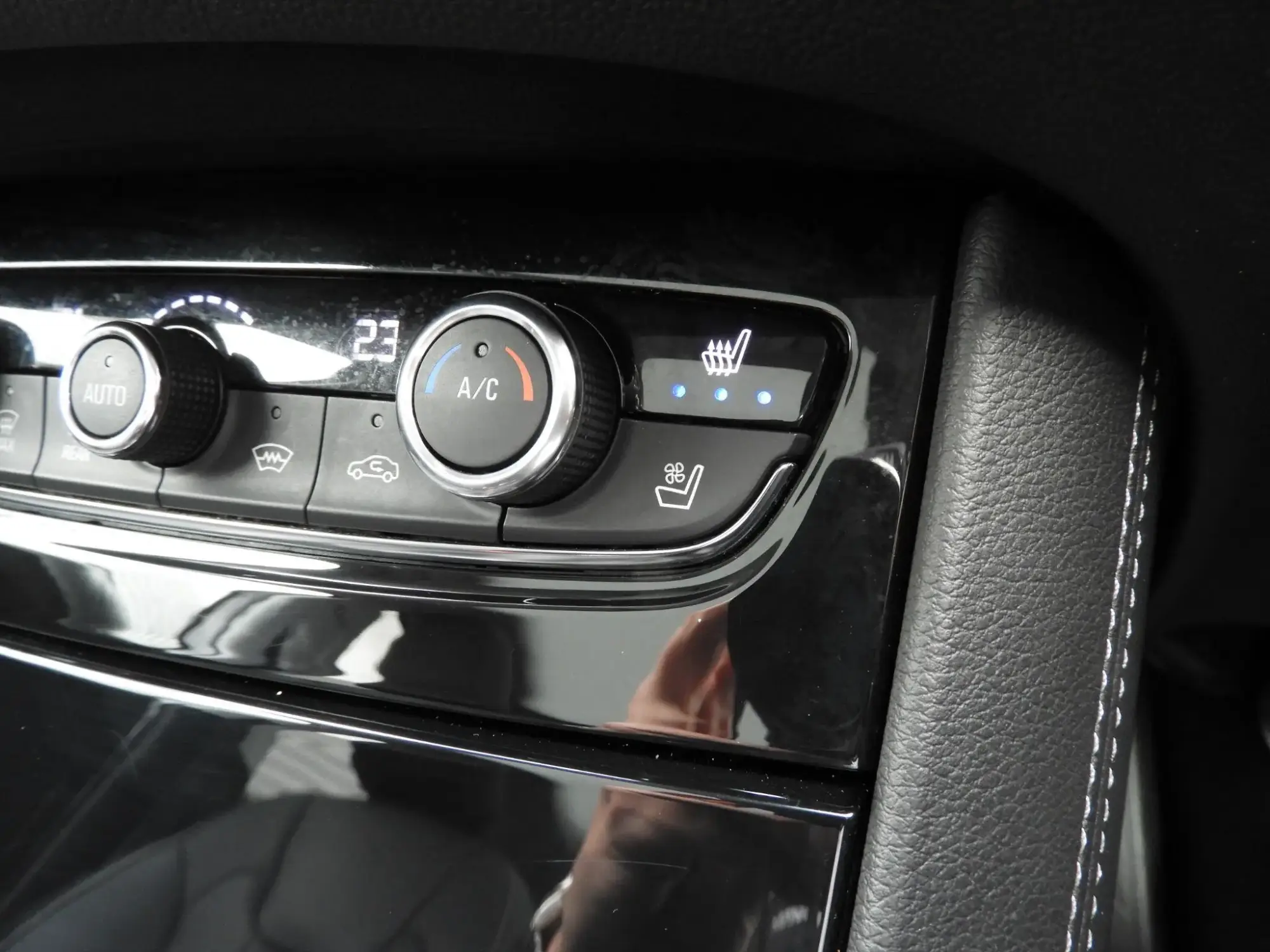 Vauxhall Grandland X 1.5 Turbo D Elite Nav 5dr FG21MPV Image 2 Vauxhall Grandland X 1.5 Turbo D Elite Nav 5dr FG21MPV Image 2