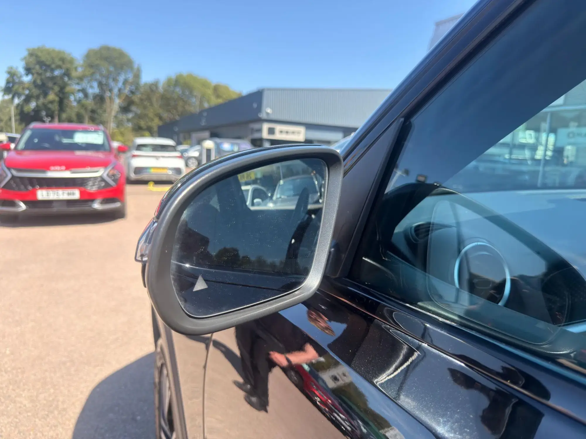 Mercedes-Benz GLB Image 25