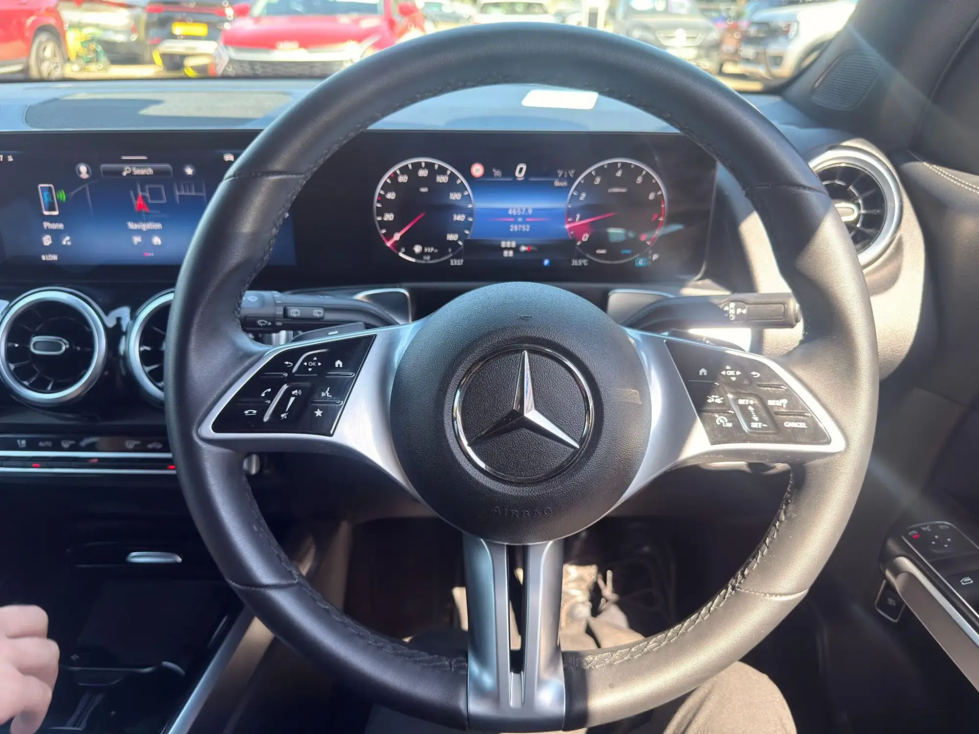 Mercedes-Benz GLB Image 28