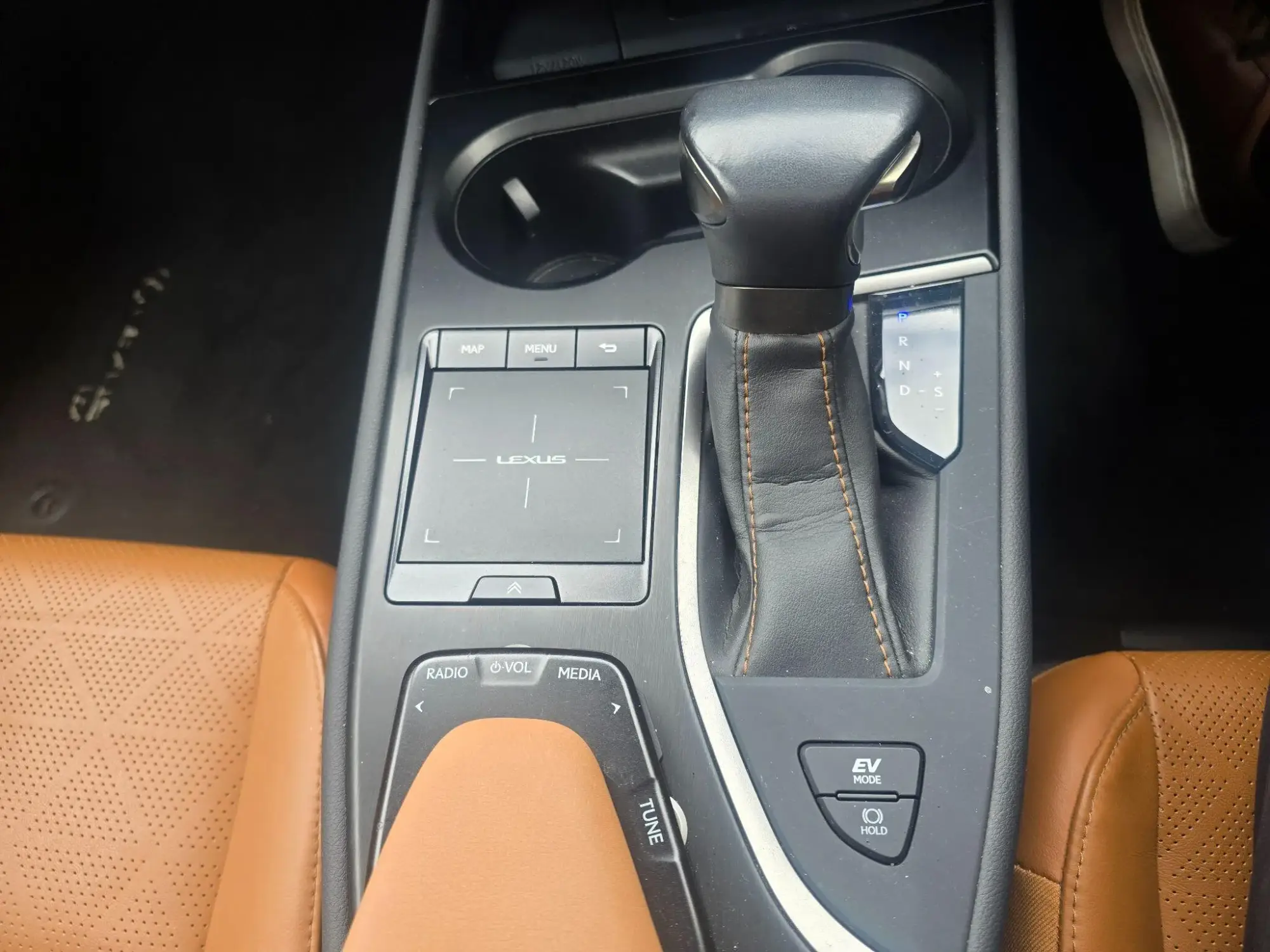Lexus UX Self-Charging Hybrid Image 20 Lexus UX Self-Charging Hybrid Image 20