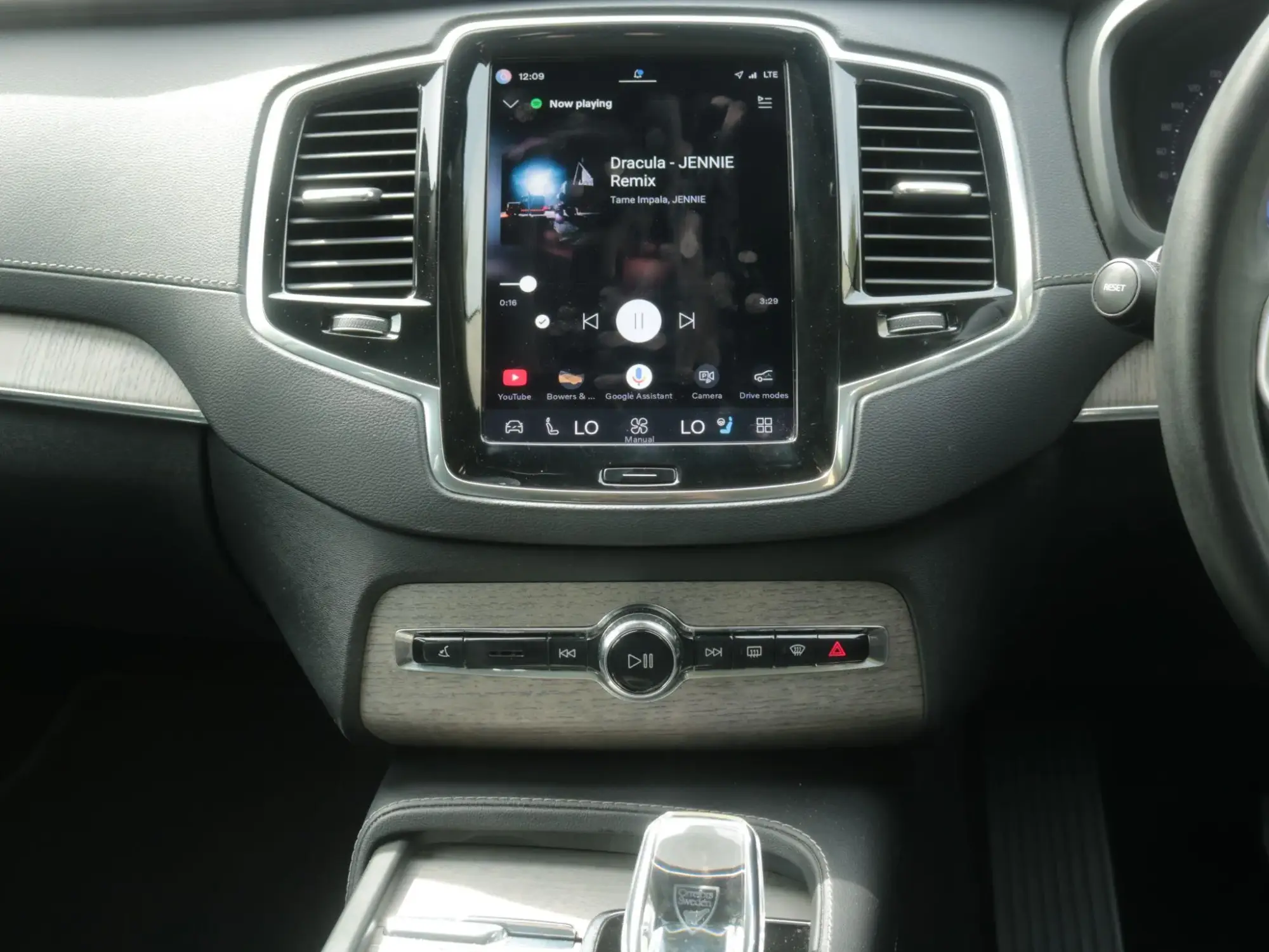 Volvo XC90 Image 29