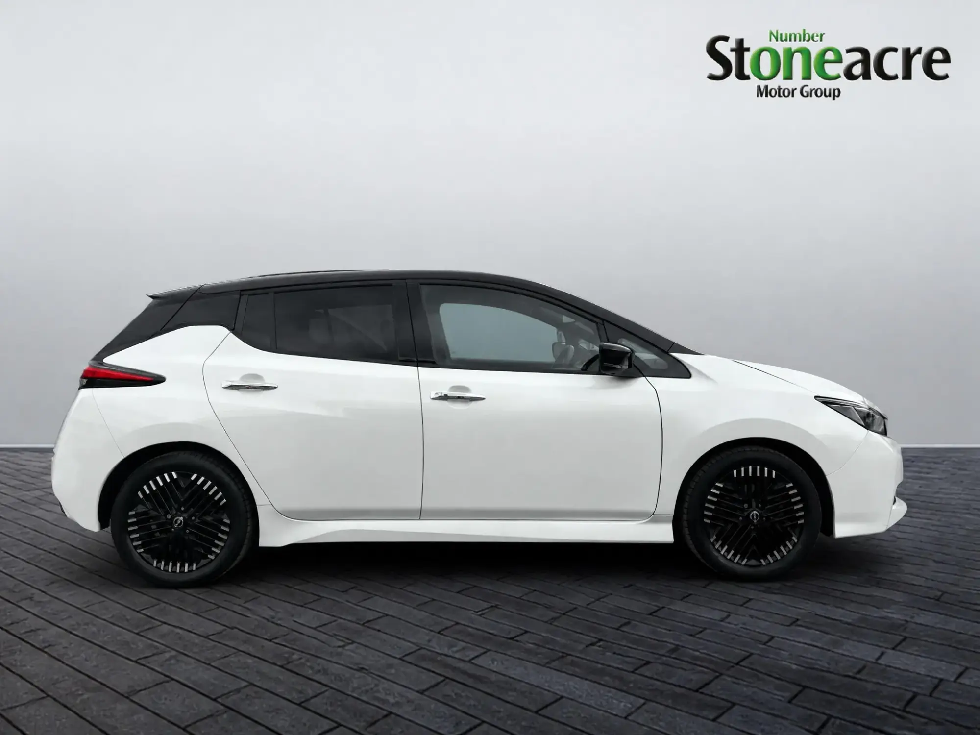 Nissan LEAF Image 2