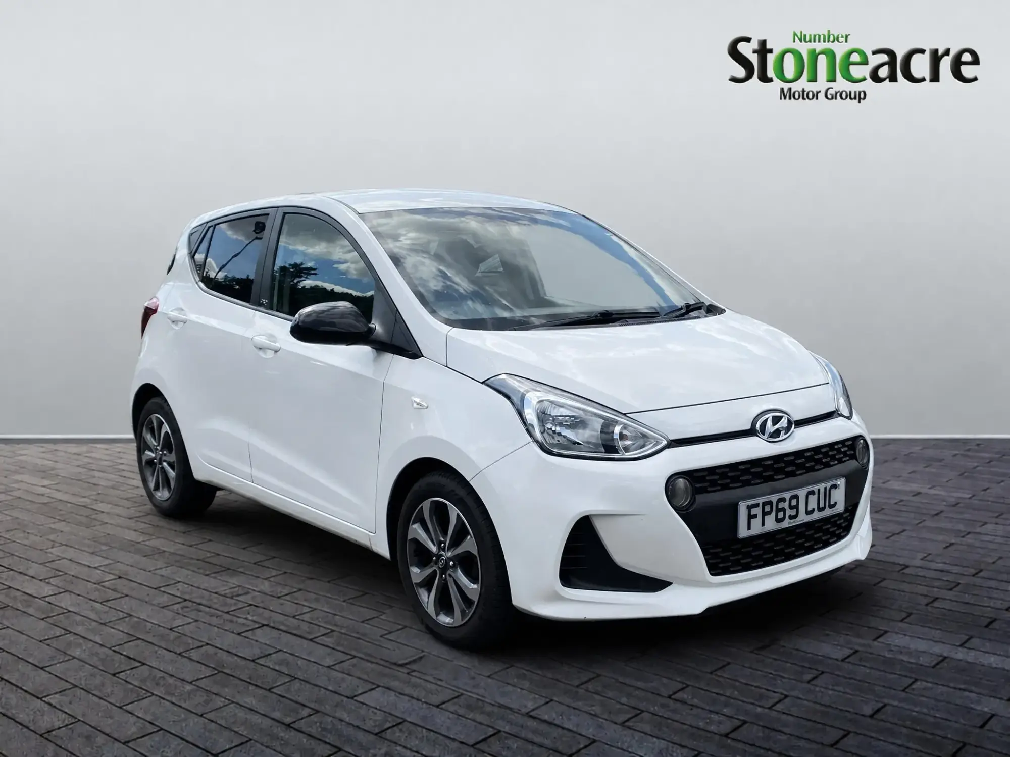 Hyundai i10 Image 1 Hyundai i10 Image 1