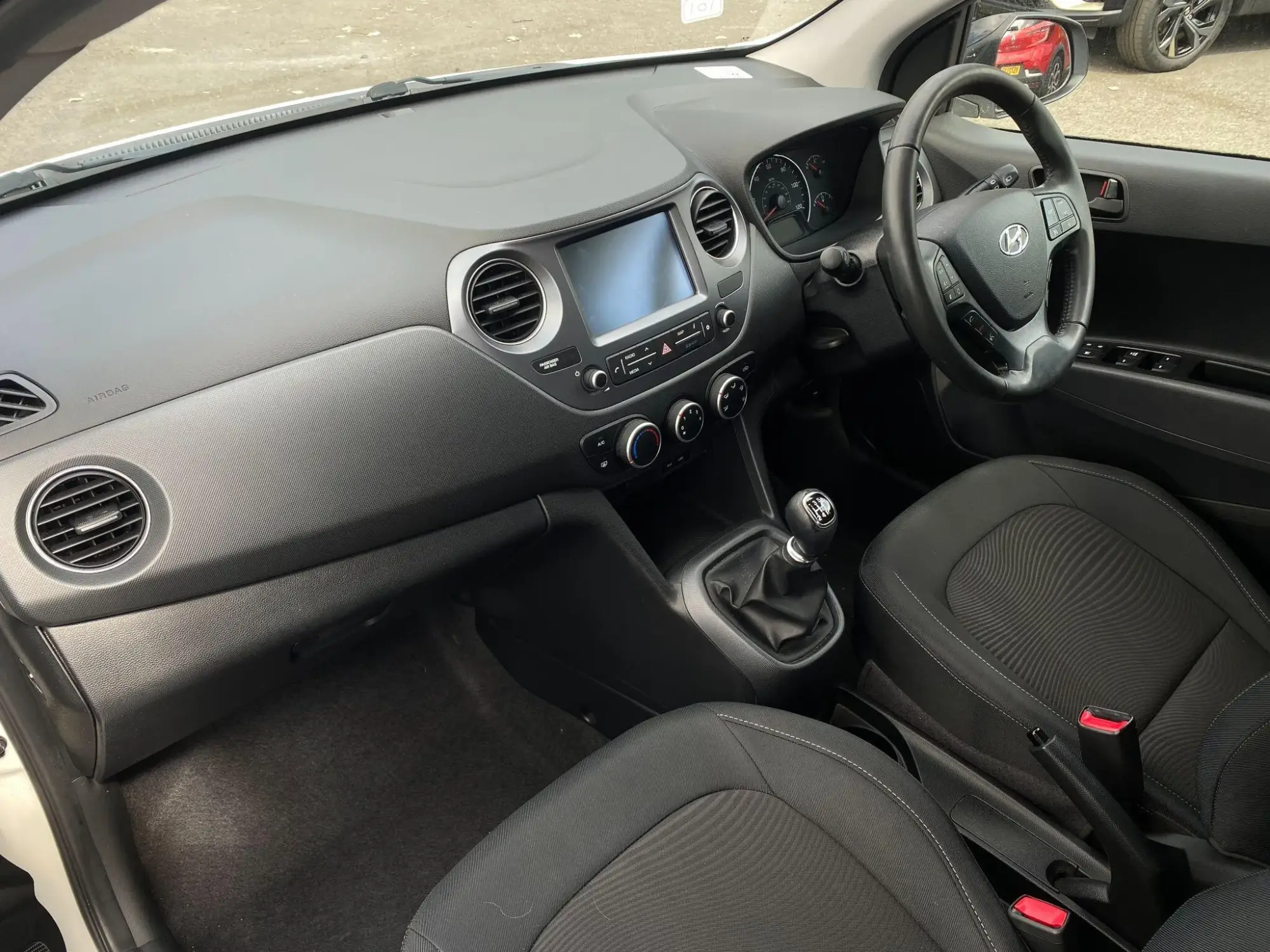 Hyundai i10 Image 11 Hyundai i10 Image 11