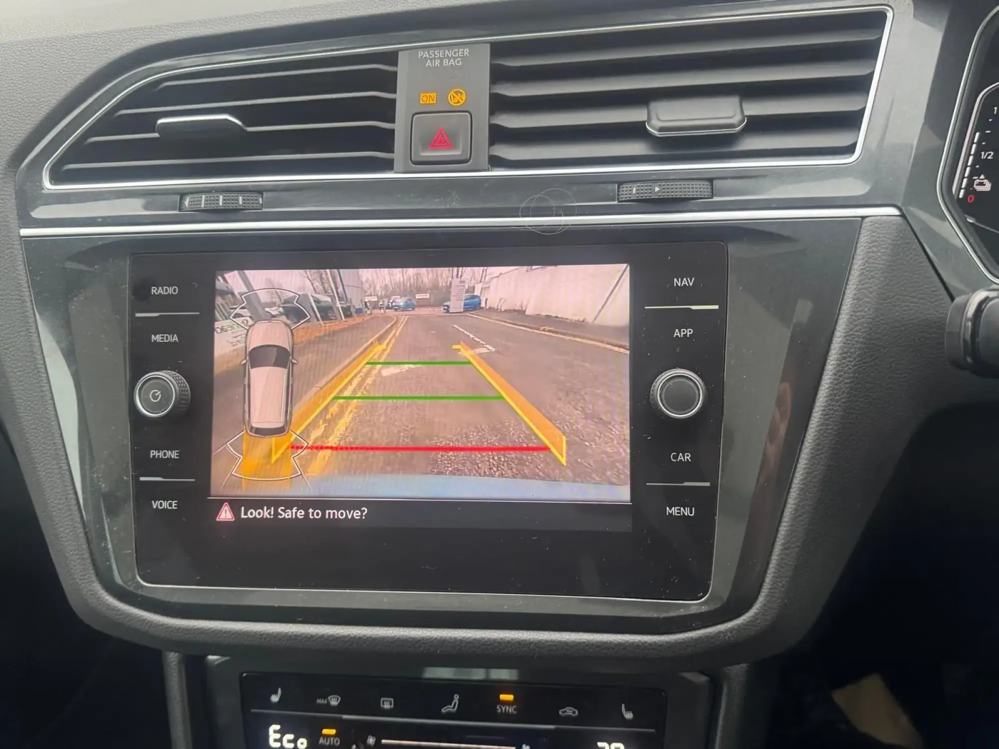 Volkswagen Tiguan Image 11