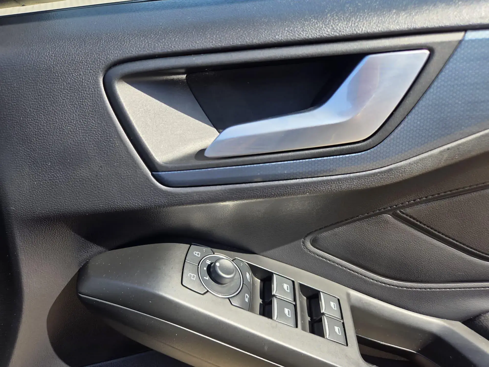 Ford Focus Image 25