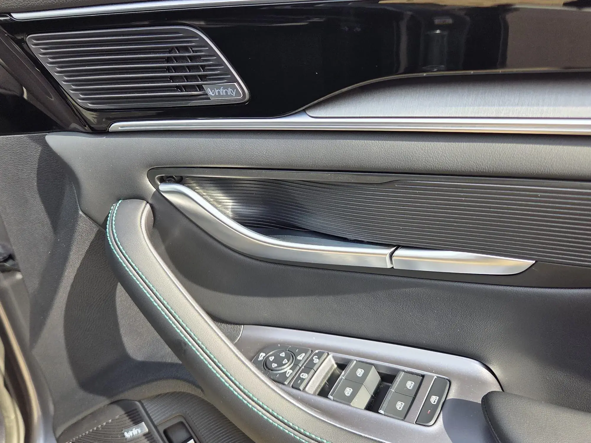 BYD Seal U Image 25