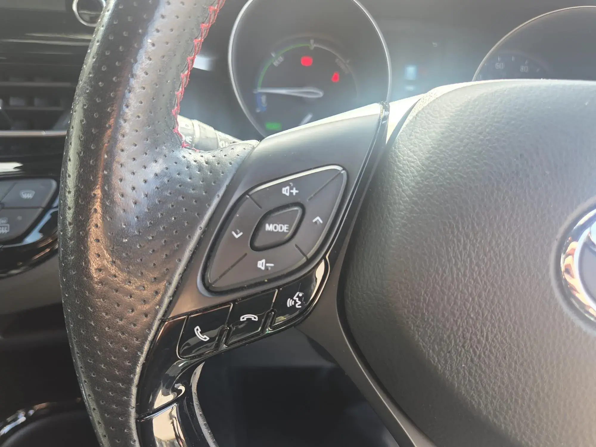 Toyota C-HR Self-Charging Hybrid Image 24