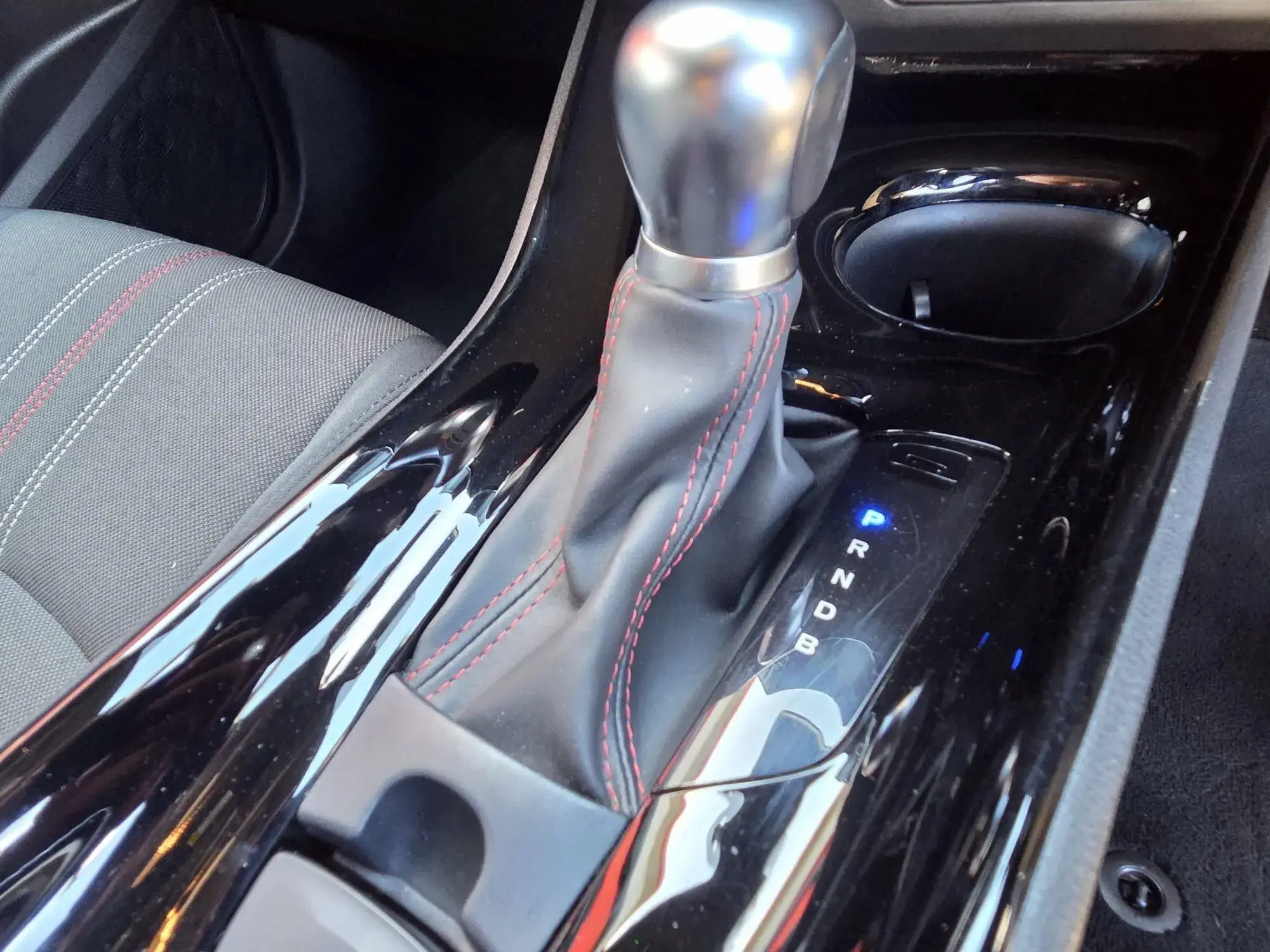 Toyota C-HR Self-Charging Hybrid Image 31