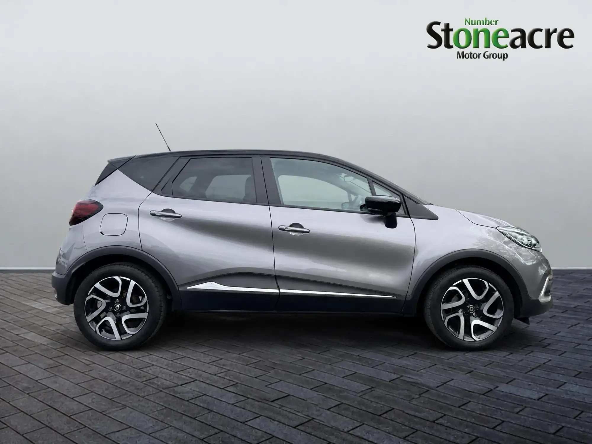 Renault Captur Image 2