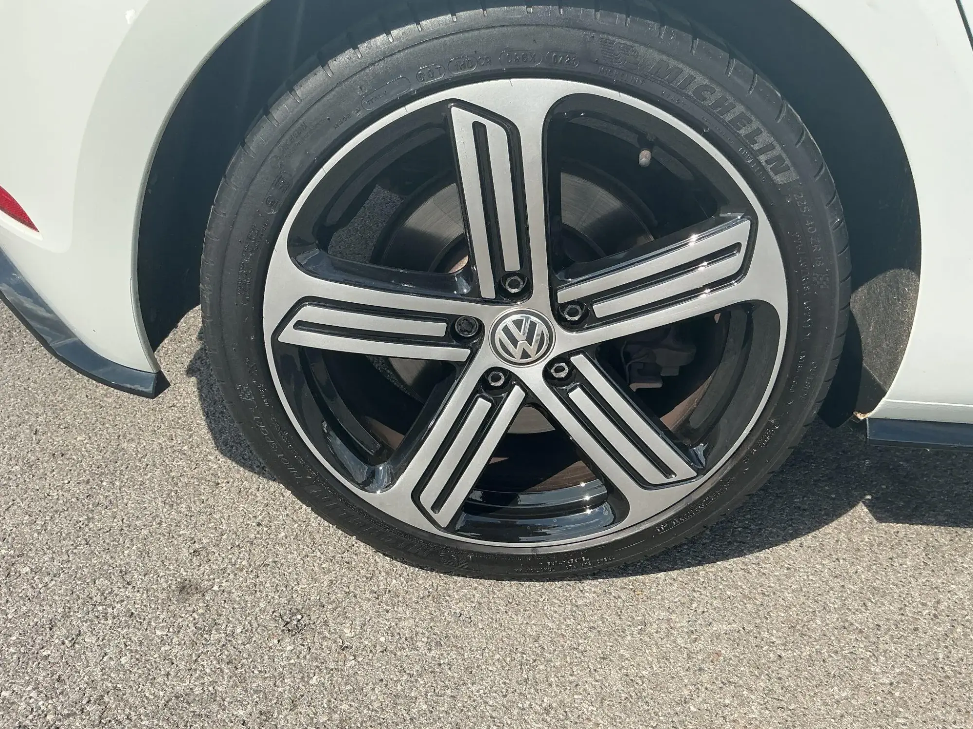 Volkswagen Golf Image 11