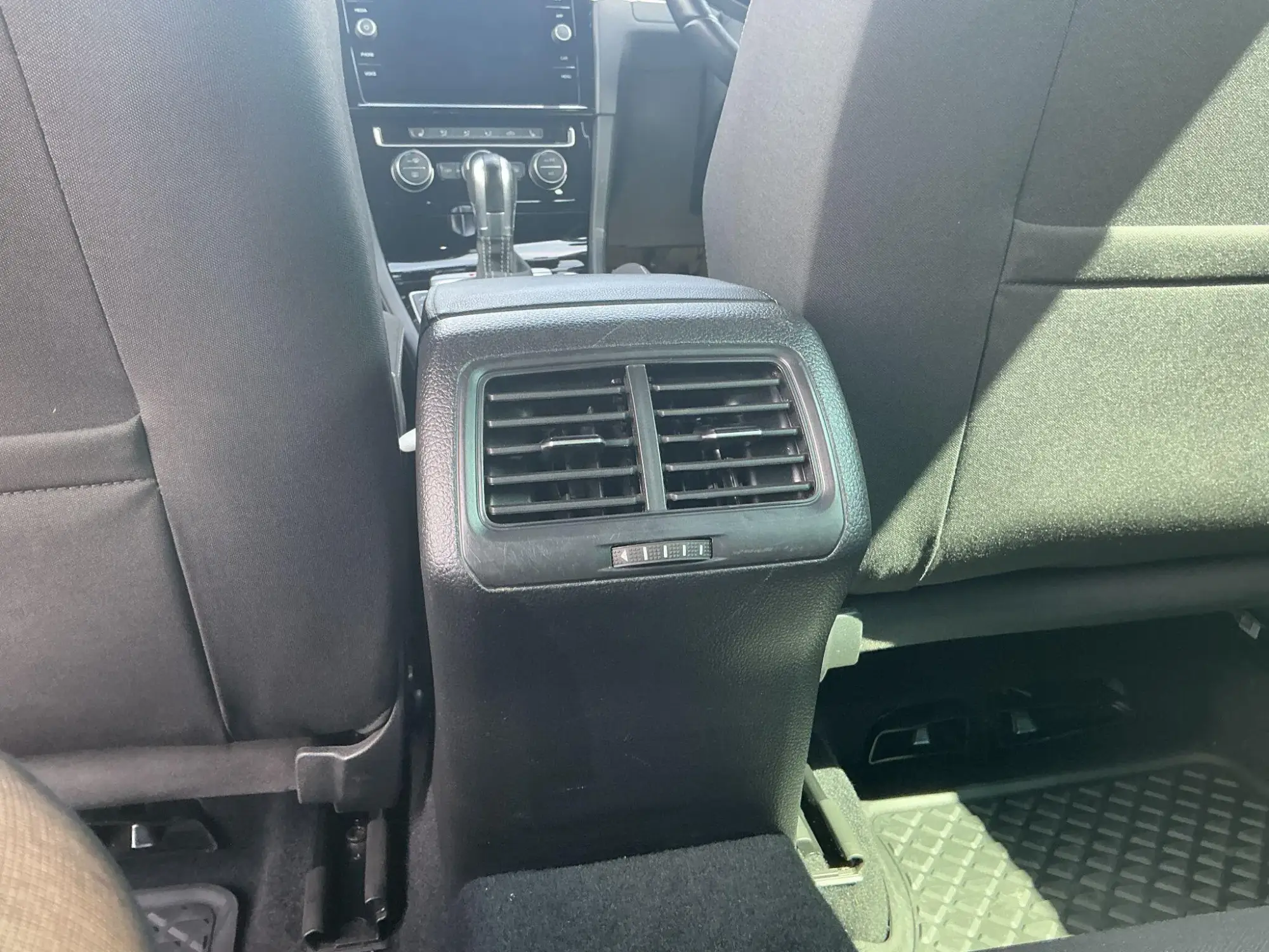 Volkswagen Golf Image 20